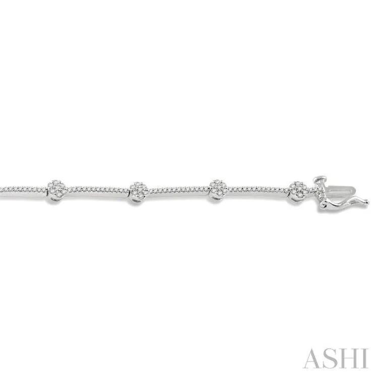 1 Ctw Cluster Round Cut Diamond Bar Link Bracelet in 10K White Gold