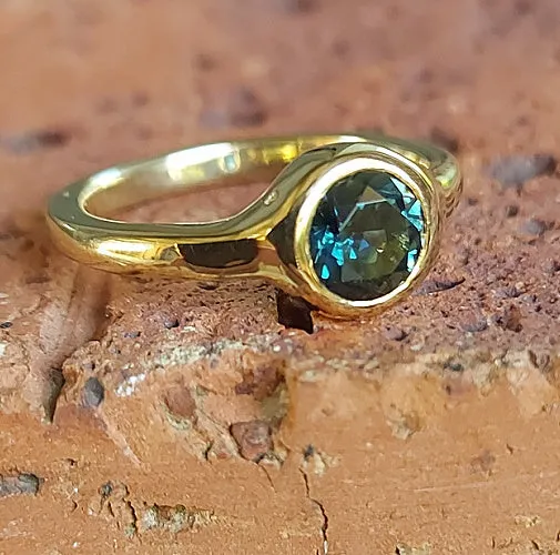 1.13ct Australian Parti Sapphire 9ct Yellow Gold Ring