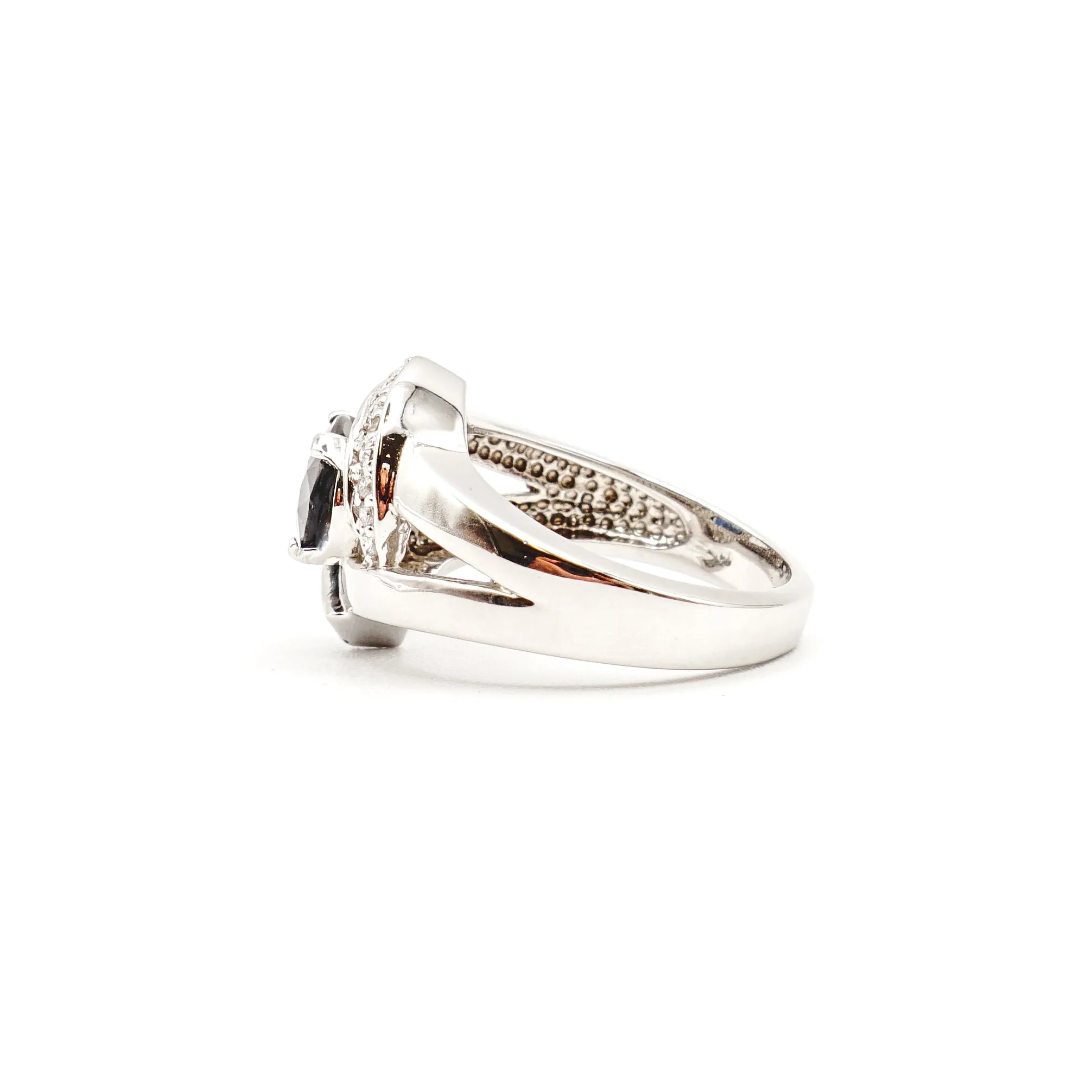 14k White Gold Sapphire & Diamonds split shank Ring