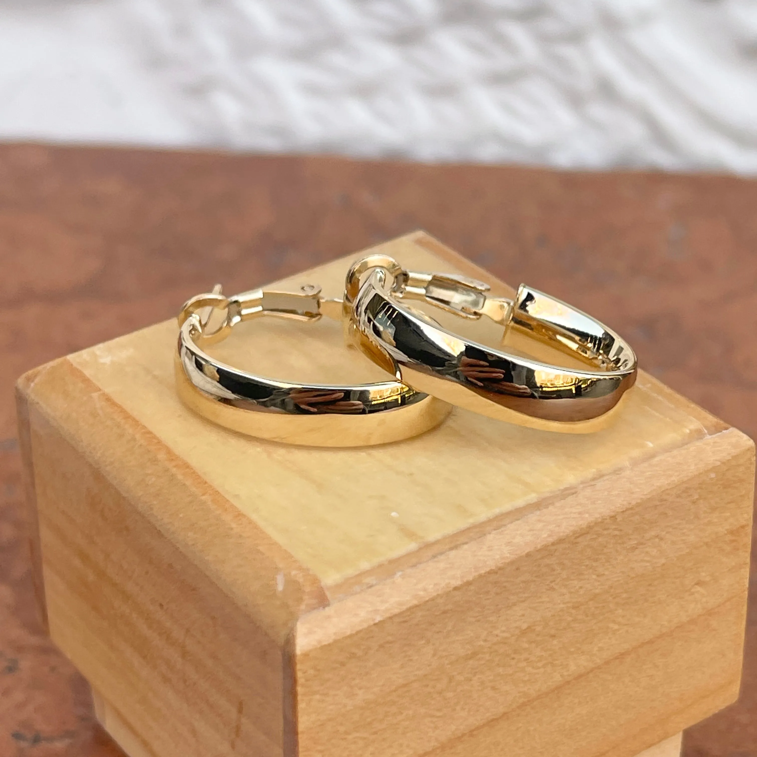 14KT Yellow Gold Shiny 6mm Oval Omega Hoop Earrings 22mm