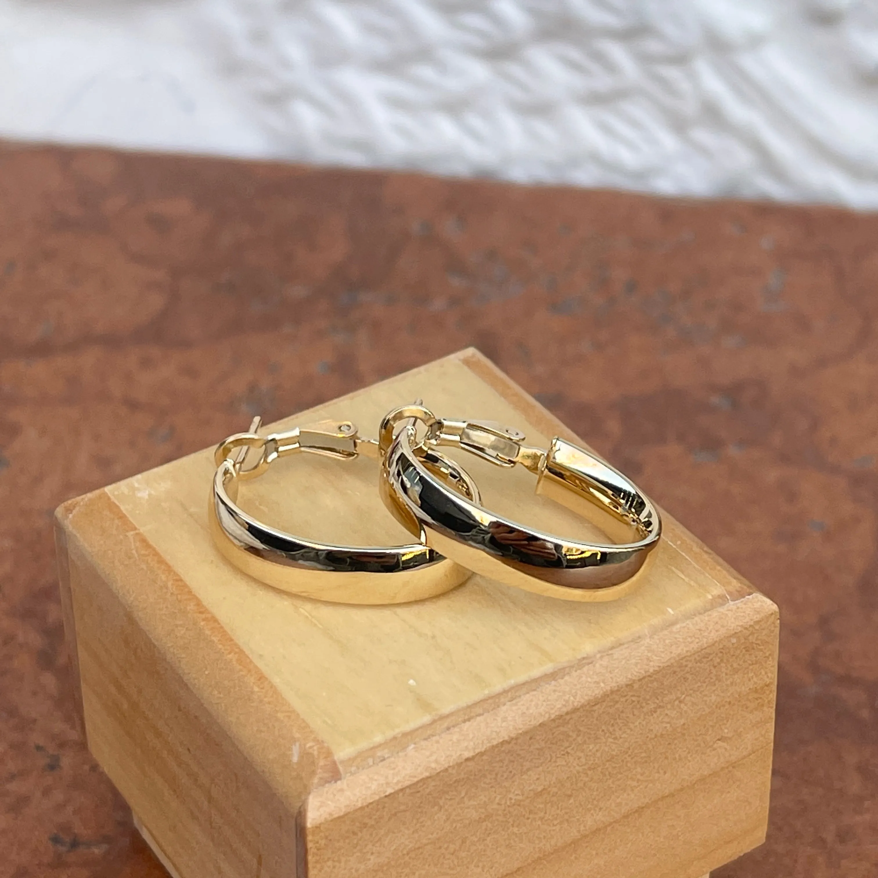 14KT Yellow Gold Shiny 6mm Oval Omega Hoop Earrings 22mm