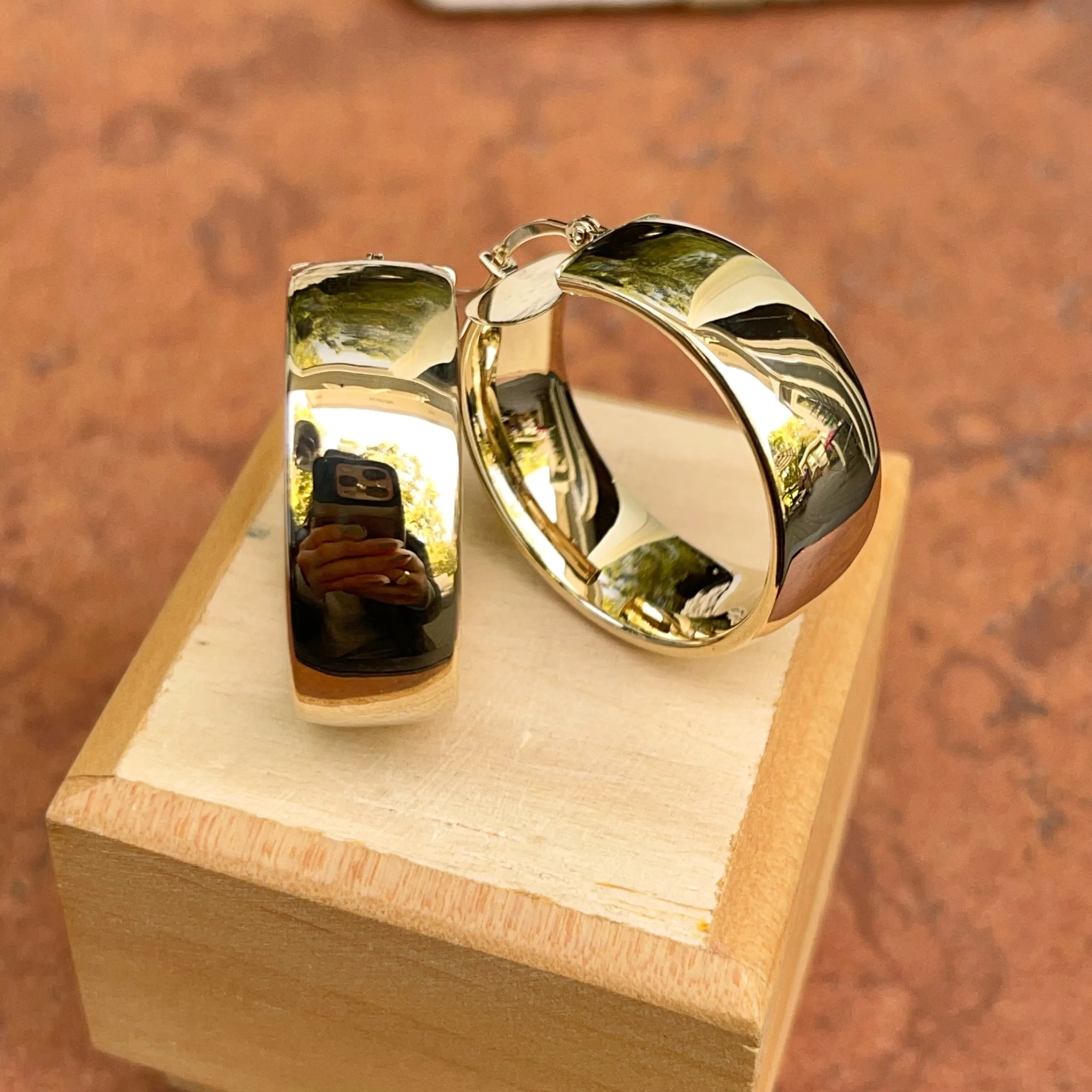 14KT Yellow Gold Wide 10mm Round Tube Hoop Earrings 25mm