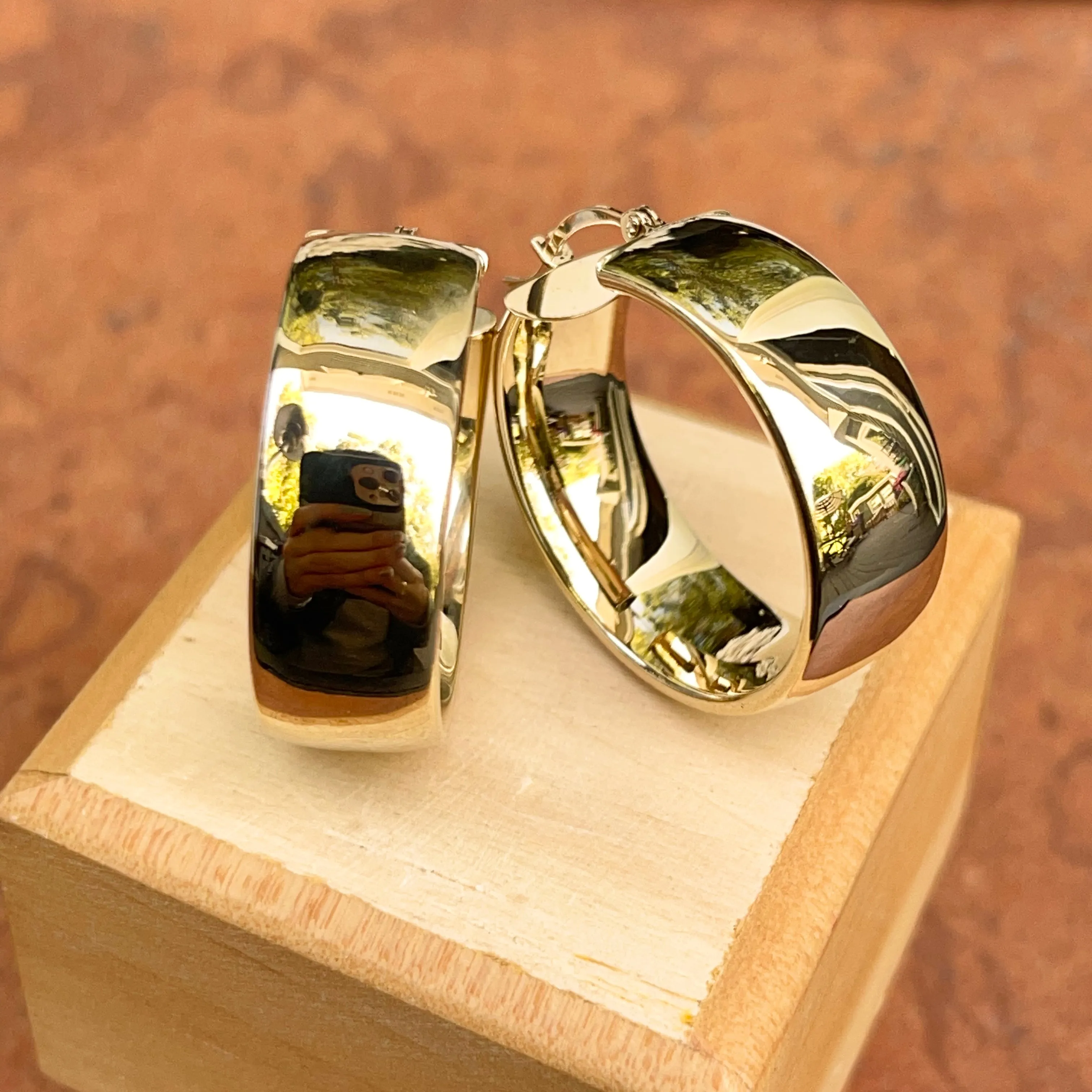 14KT Yellow Gold Wide 10mm Round Tube Hoop Earrings 25mm