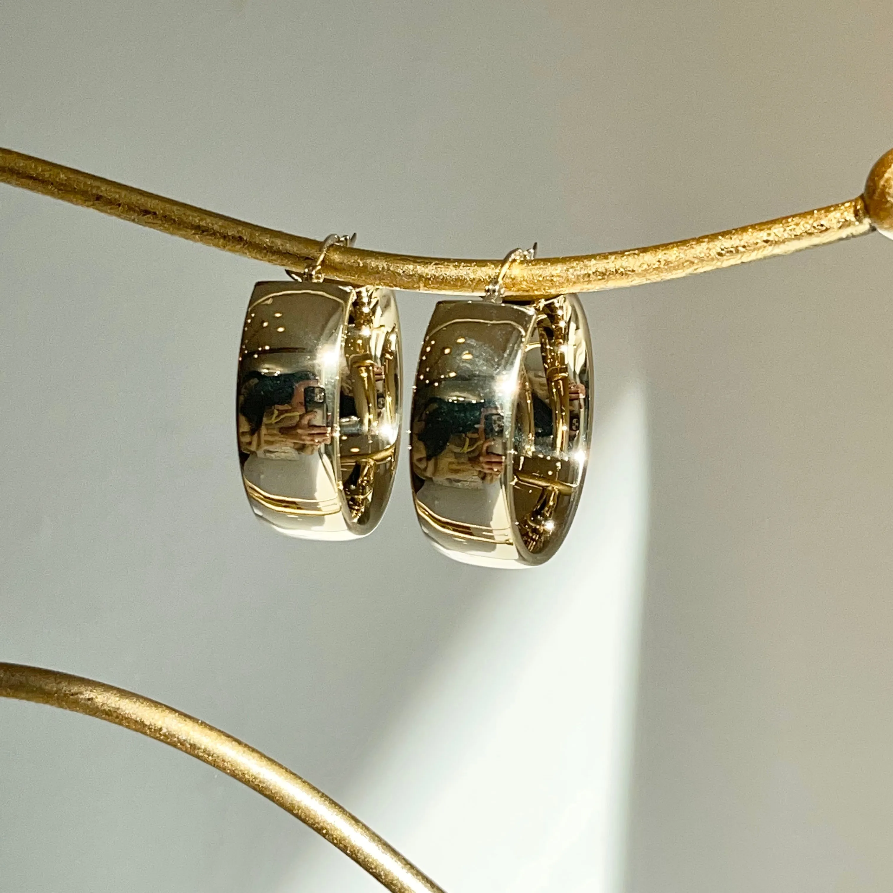 14KT Yellow Gold Wide 10mm Round Tube Hoop Earrings 25mm