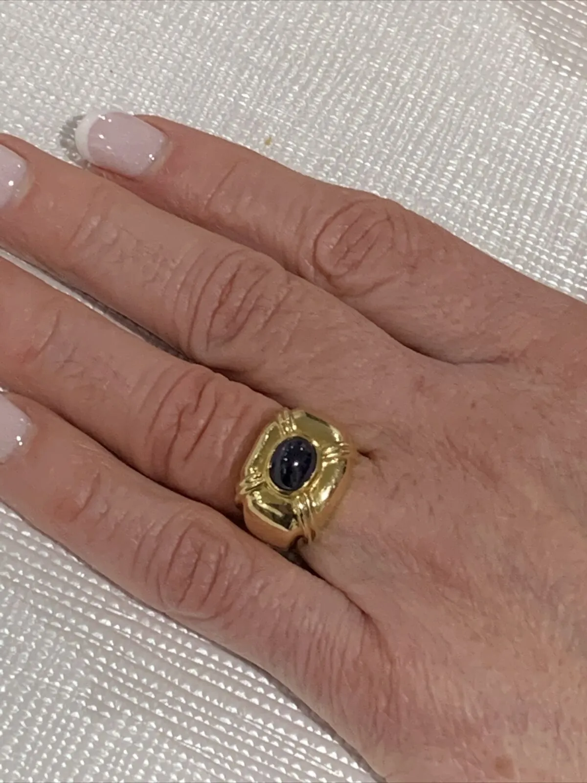 18k 750 Gold Blue Sapphire Cabochon Cocktail Ring - Solid 13.7 Grams - Size 5