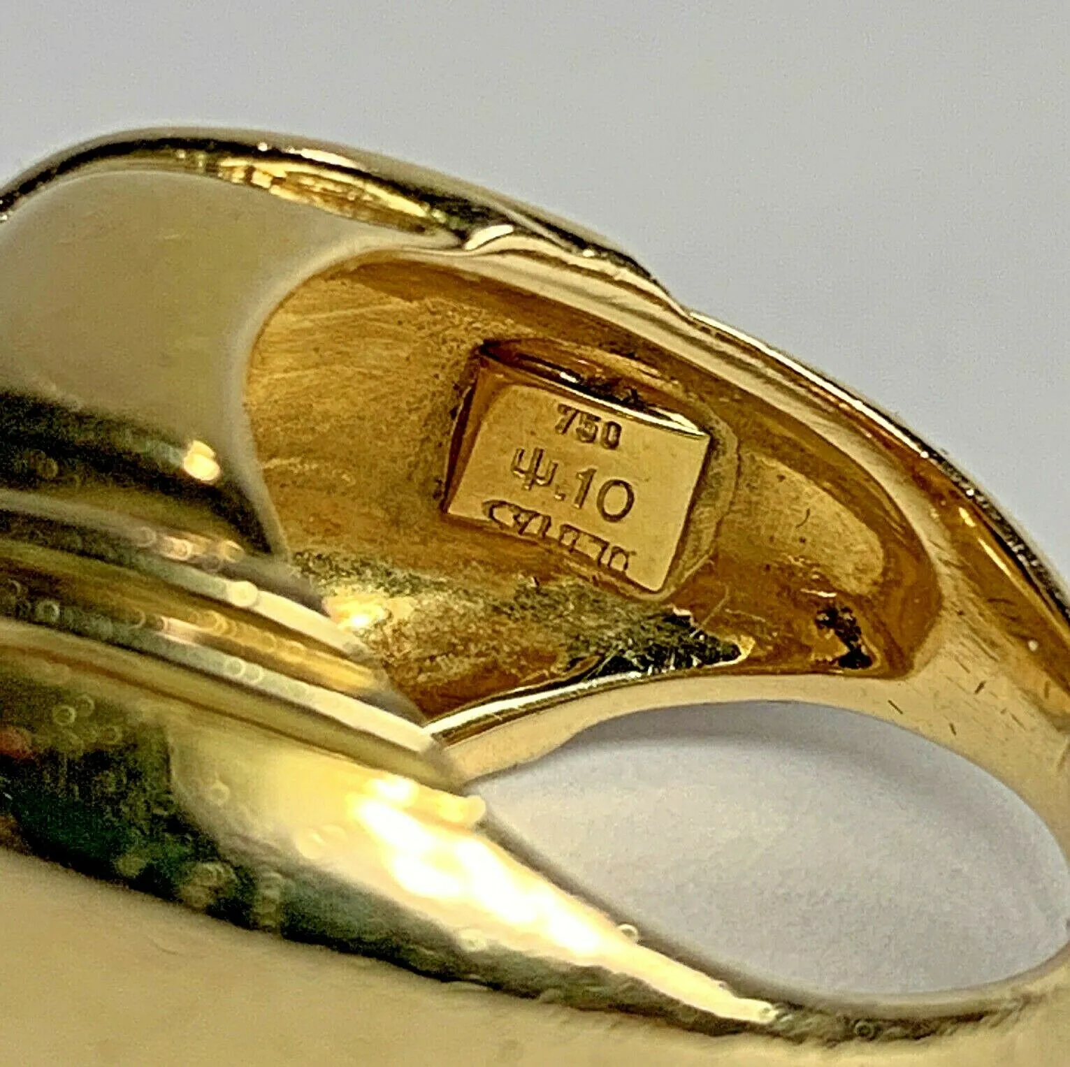 18k 750 Gold Blue Sapphire Cabochon Cocktail Ring - Solid 13.7 Grams - Size 5