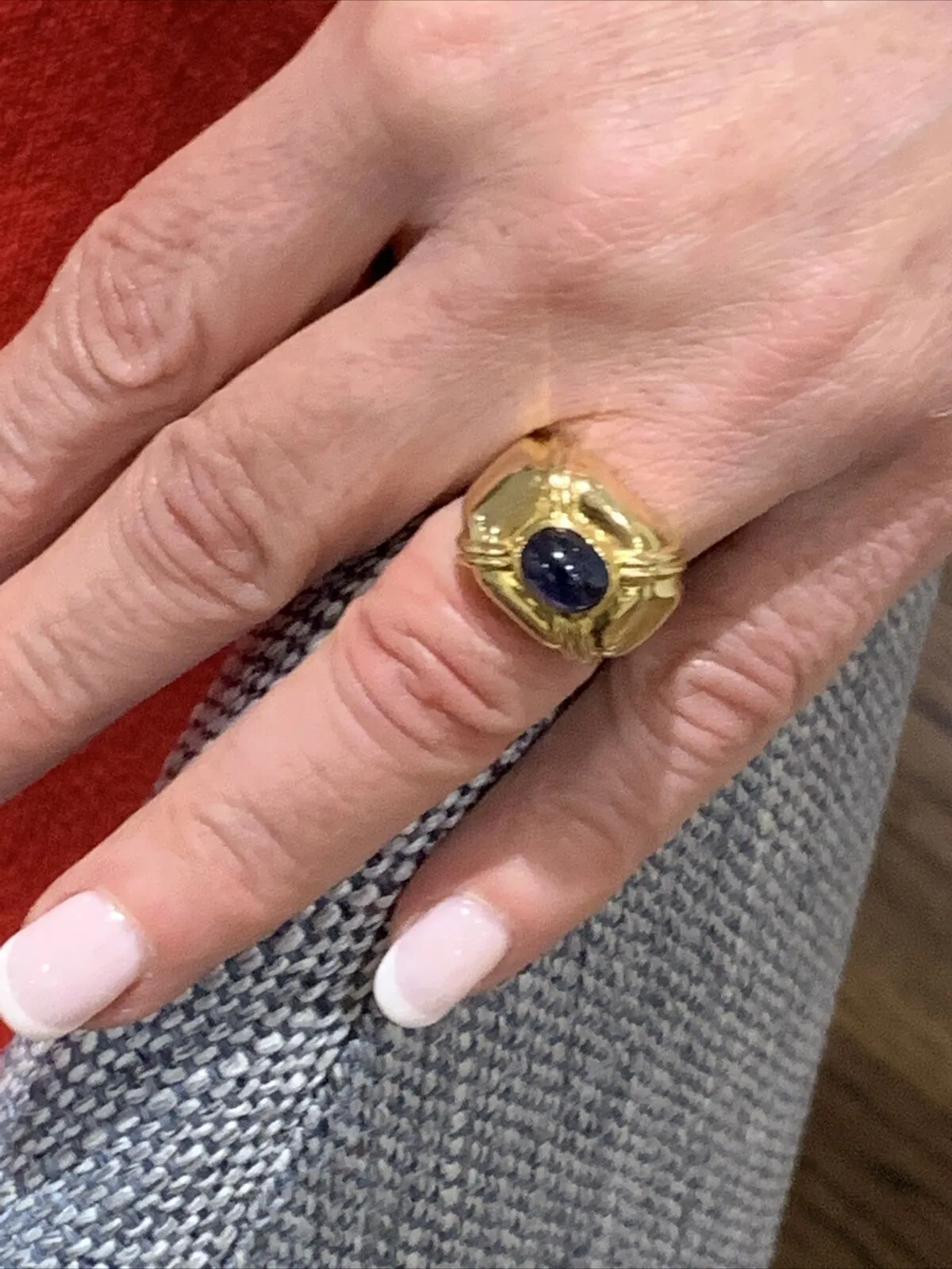18k 750 Gold Blue Sapphire Cabochon Cocktail Ring - Solid 13.7 Grams - Size 5
