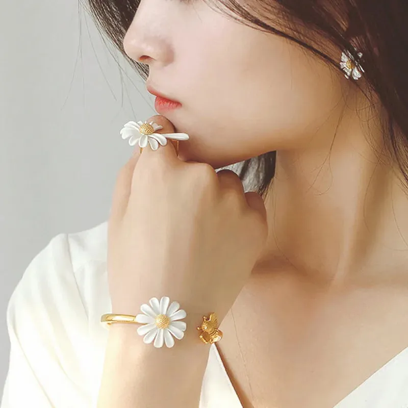Adorable Kawaii Daisy Flower Bracelets 🌼✨ | Cute Bangles for Women & Girls | Perfect Jewelry Gifts for Parties, Weddings & Birthdays! 🎉💖