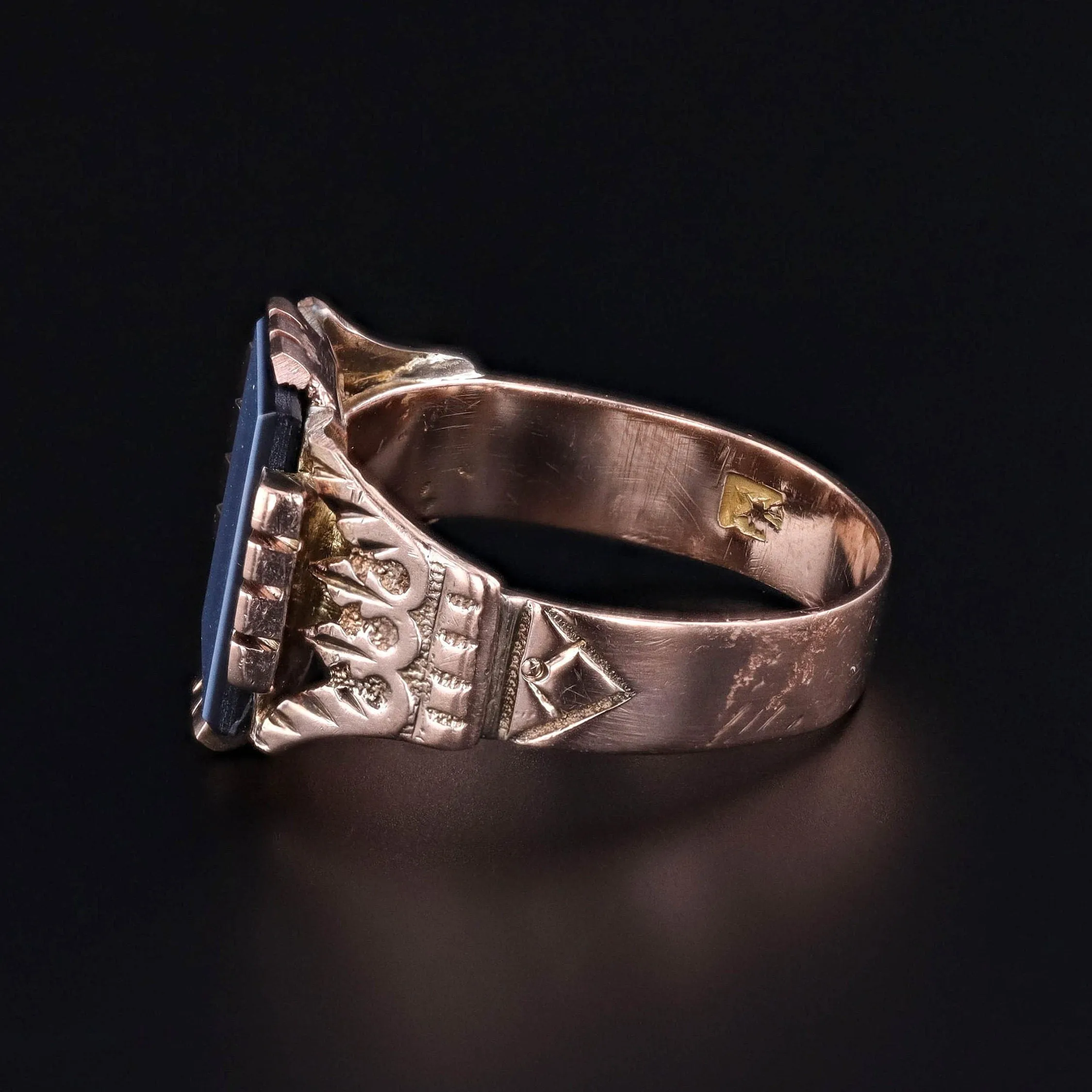 Antique Agate Singet Ring of 10k Gold