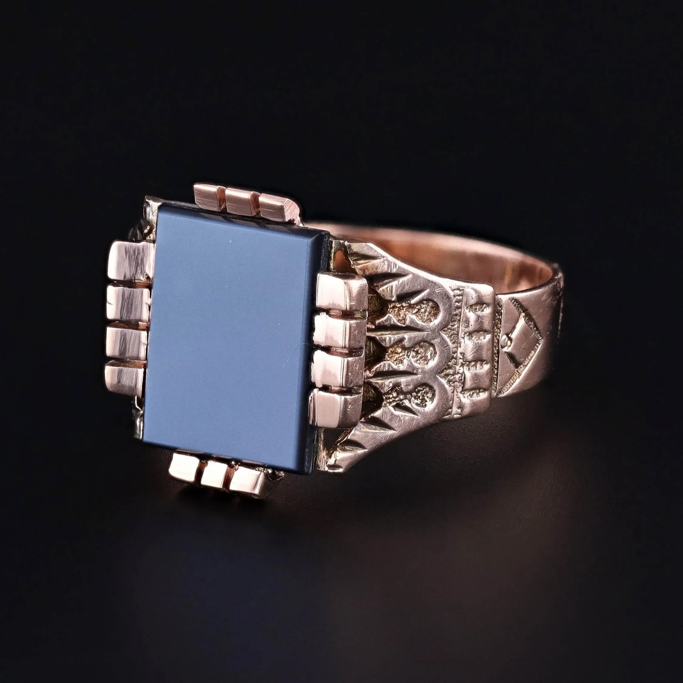 Antique Agate Singet Ring of 10k Gold