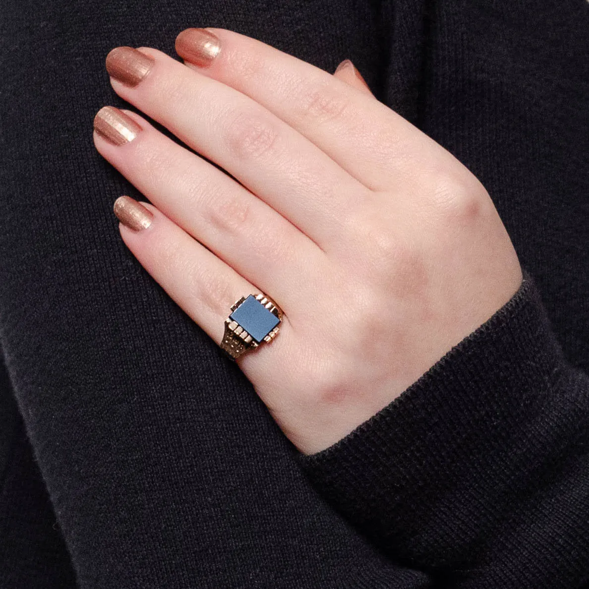 Antique Agate Singet Ring of 10k Gold