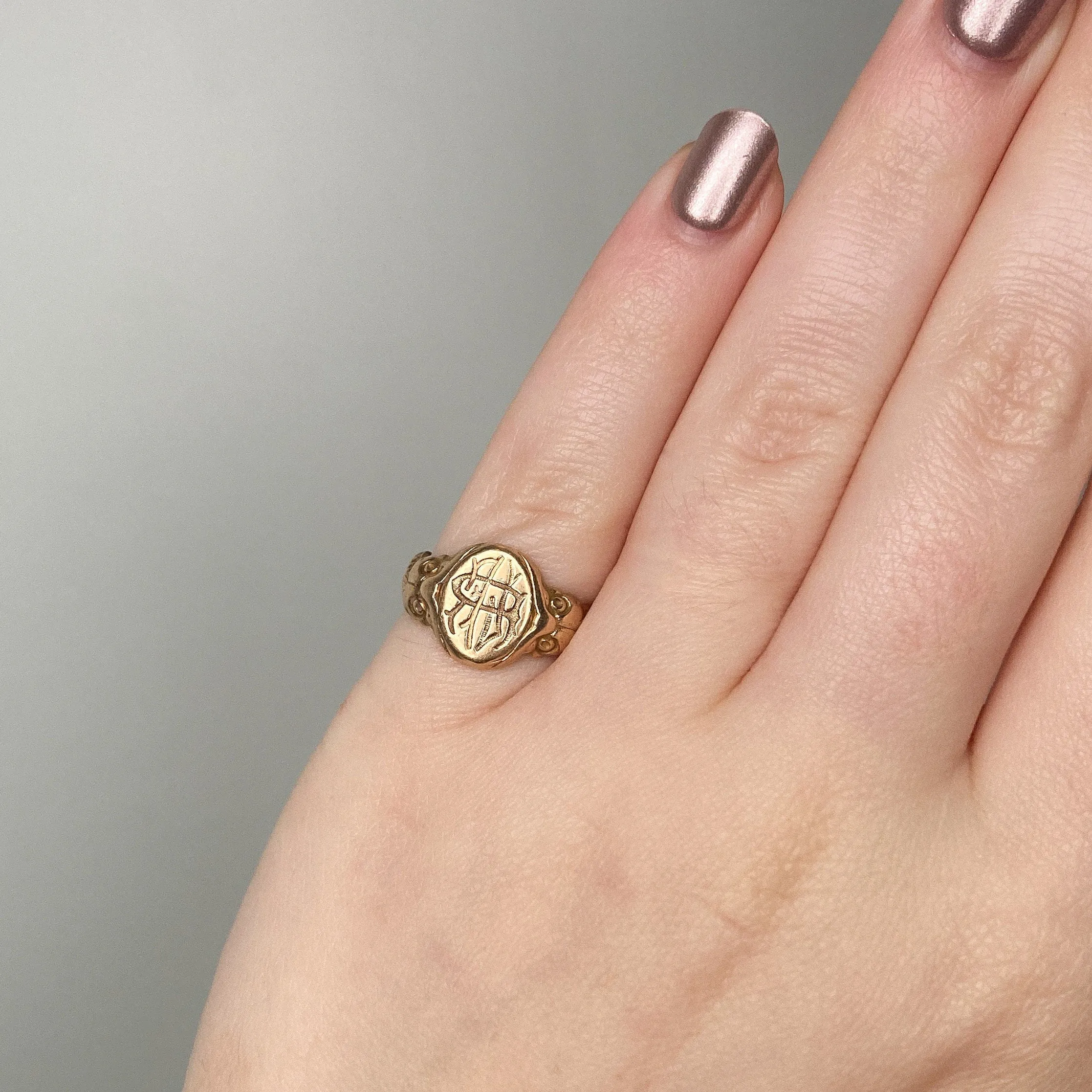 Antique Figural Signet Ring of 10k Gold