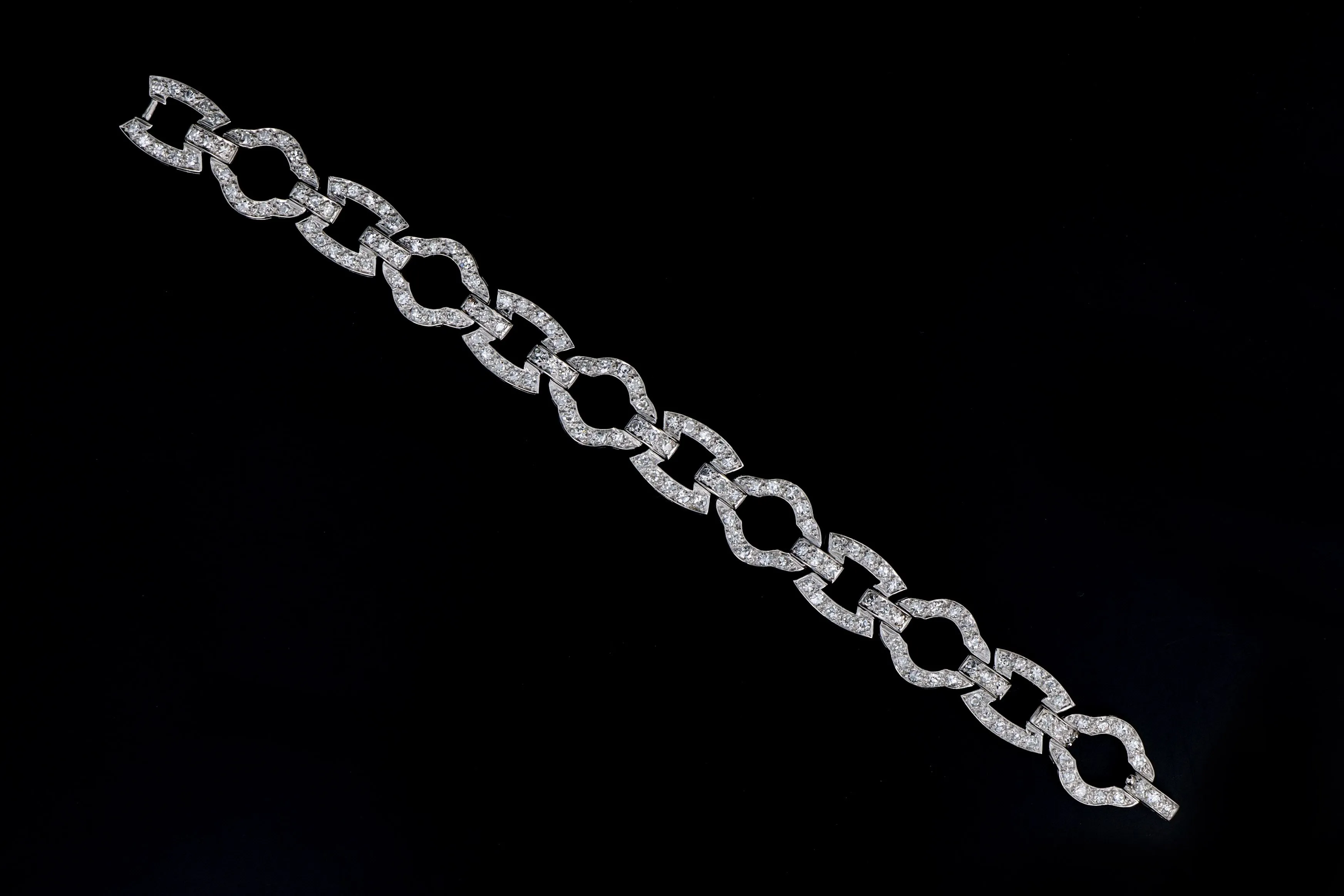 Art Deco Platinum 5.5 Carat Total Weight Diamond Bracelet