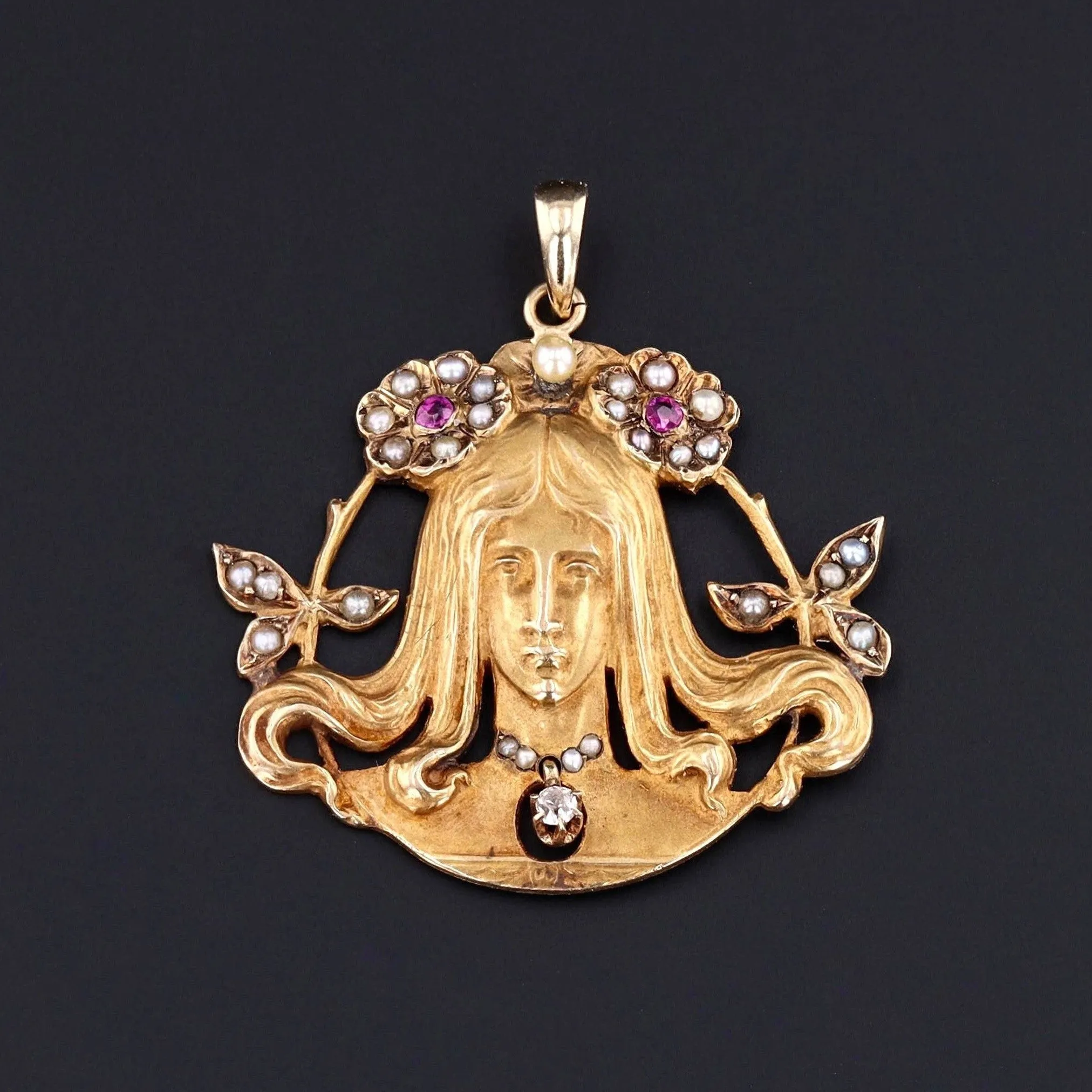 Art Nouveau Woman Pendant of 14k Gold