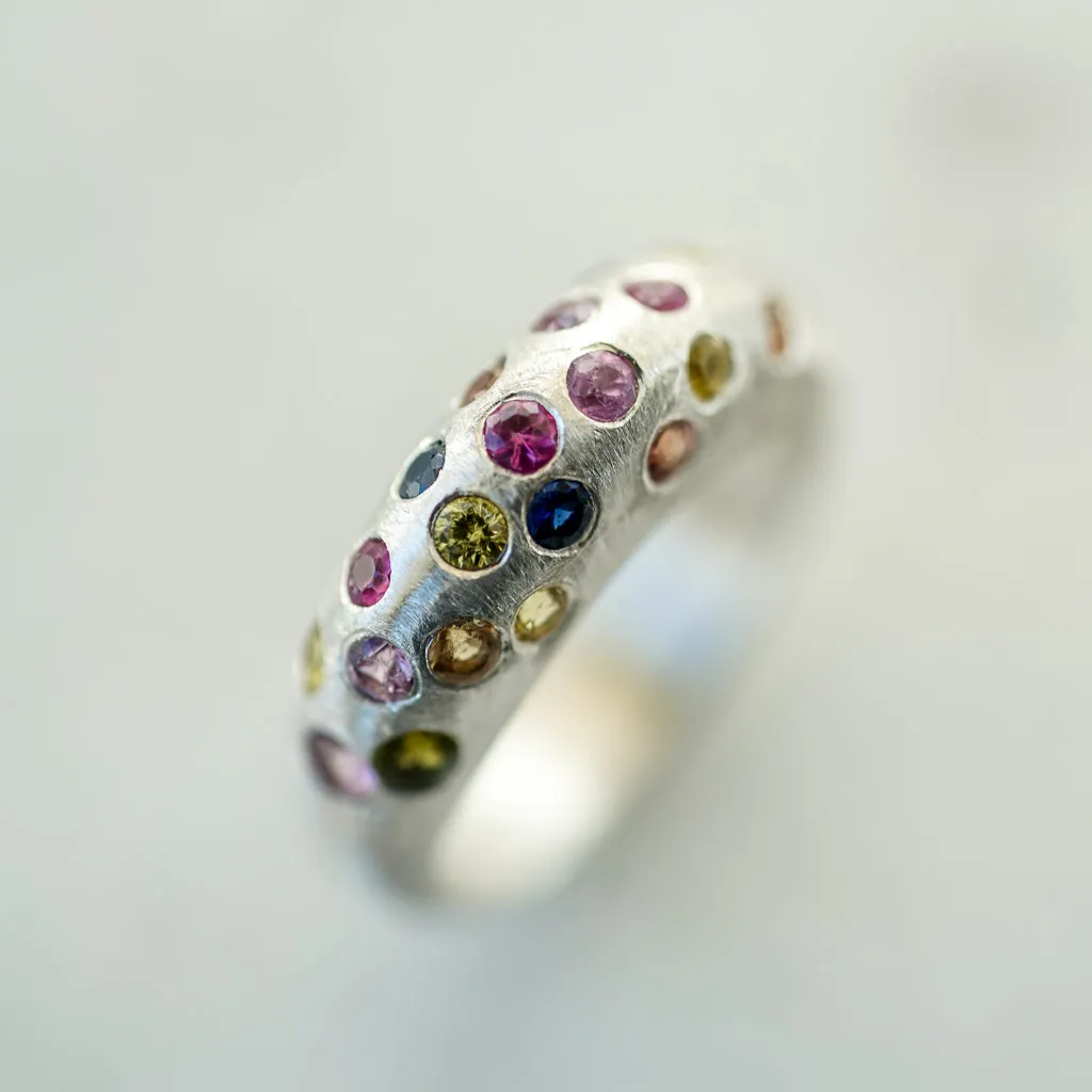 Bombé Ring Multicolor sapphires in silver Thin