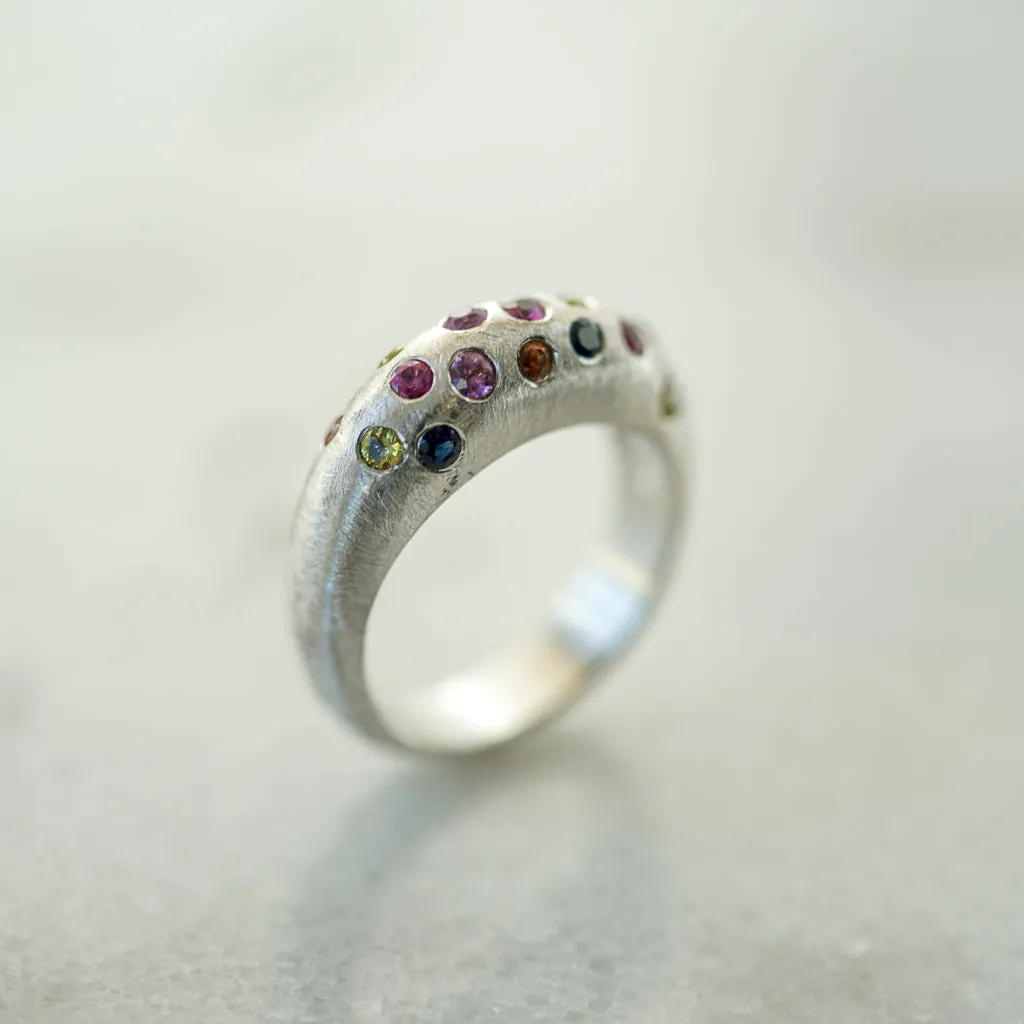 Bombé Ring Multicolor sapphires in silver Thin