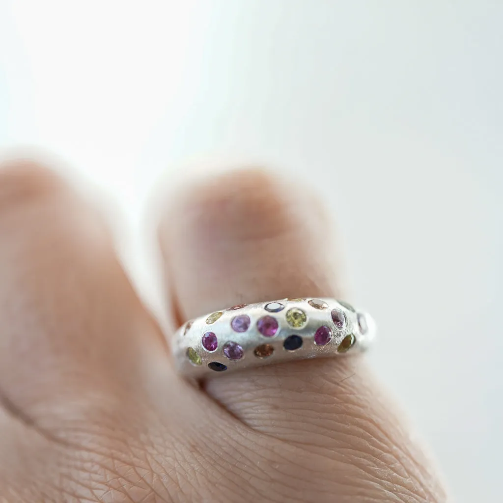 Bombé Ring Multicolor sapphires in silver Thin