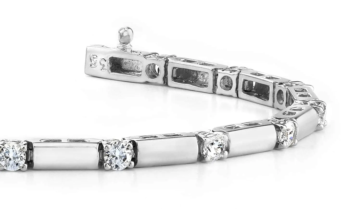 Clean Design Diamond And Bar Lab-Grown Diamond Bracelet with 0.95 ct.(finished) 2.25mm