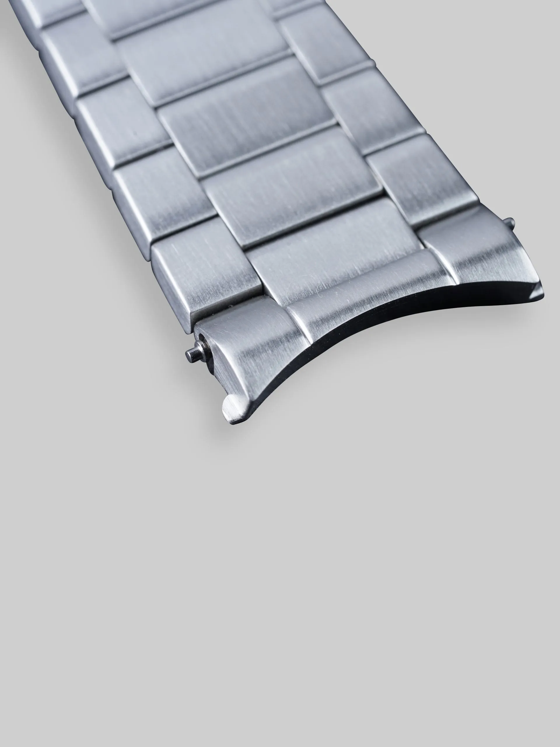 Contemporary Flat Link Bracelet for Omega Speedmaster - Fully Brushed