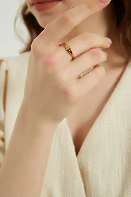 ELIZA GOLD-PLATED SIGNET RING