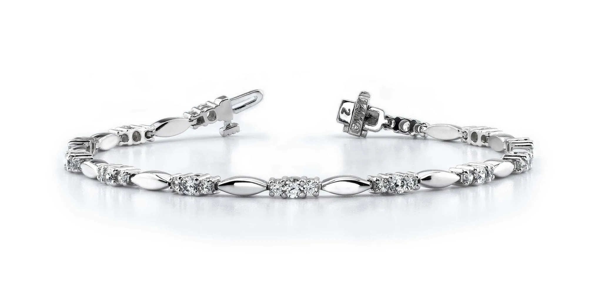 Elliptical Link Lab-Grown Diamond Bracelet with 3.08 ct.(finished) 2.5mm, 3.5mm