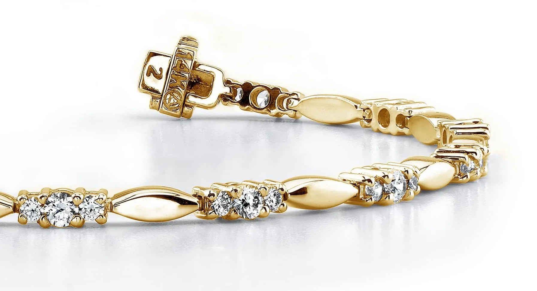 Elliptical Link Lab-Grown Diamond Bracelet with 3.08 ct.(finished) 2.5mm, 3.5mm