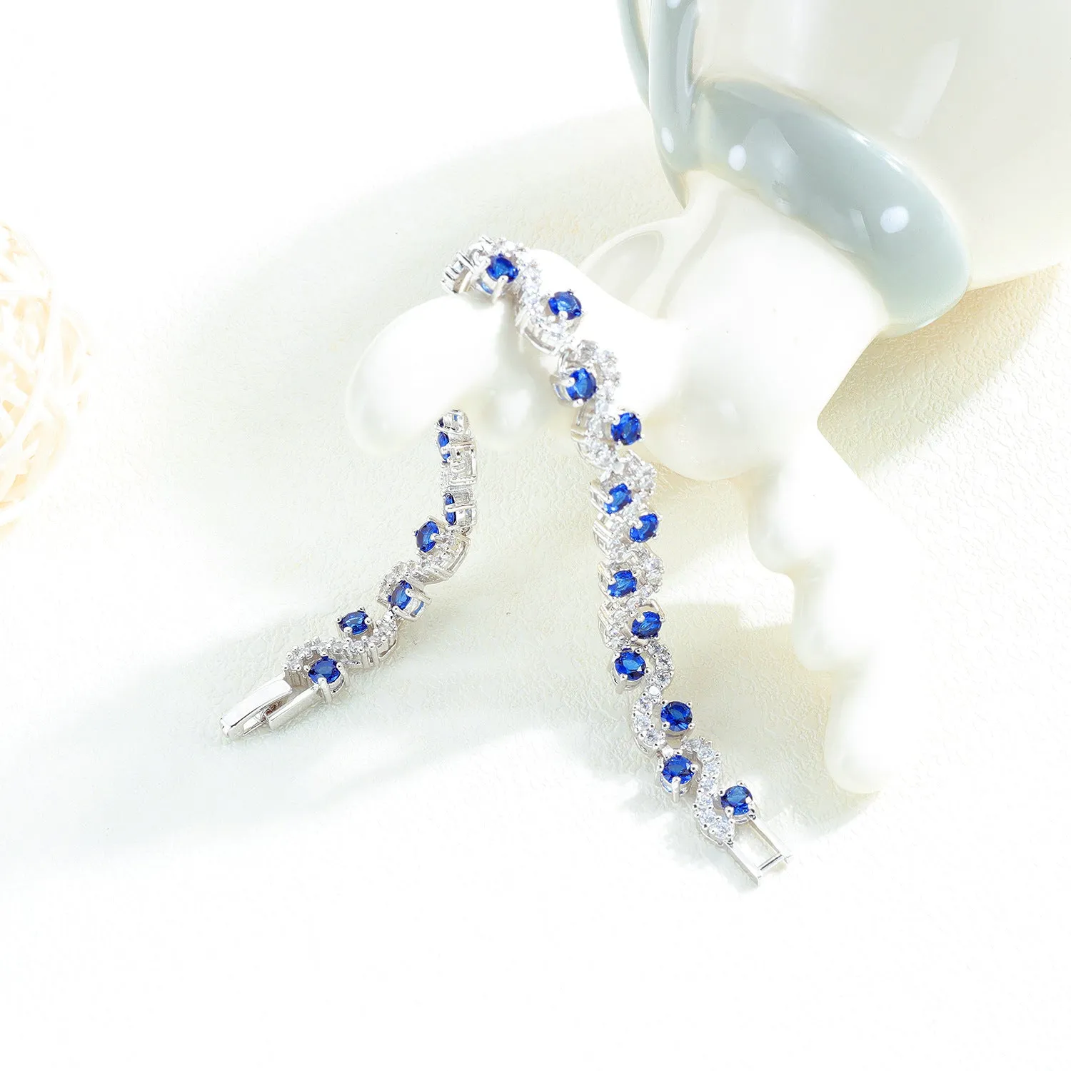 Fashion Joker Jewelry Exquisite Flash Diamond Jewelry AAA Zircon Platinum Plated Bracelet