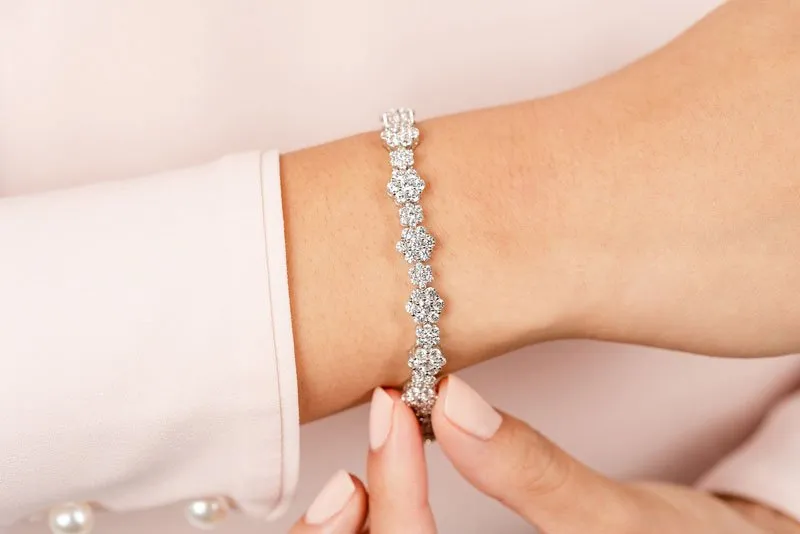 Flower Cluster Lab-Grown Diamond Bracelet with 8.46 ct.(finished)
