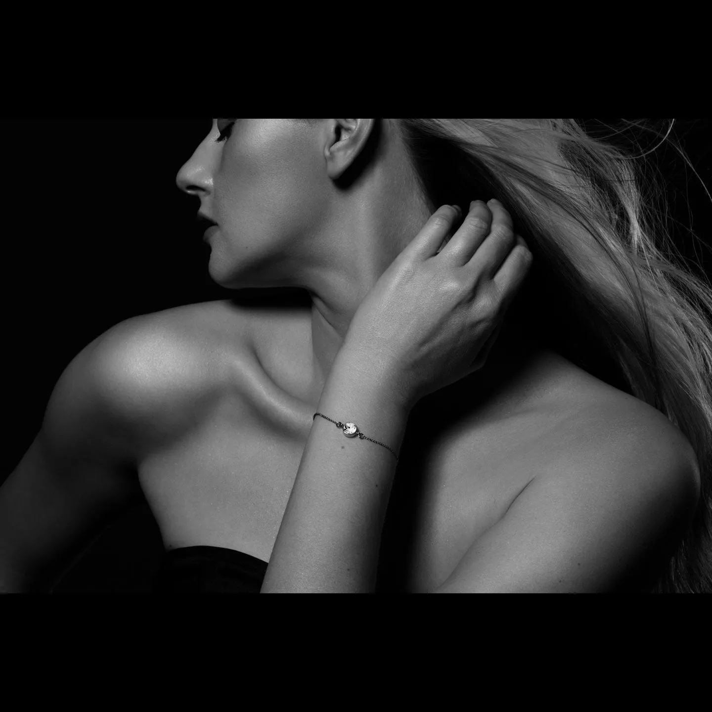 Harley Chain Bracelet with White Clear Round Crystals from Swarovski Silver Toned Rhodium Plated