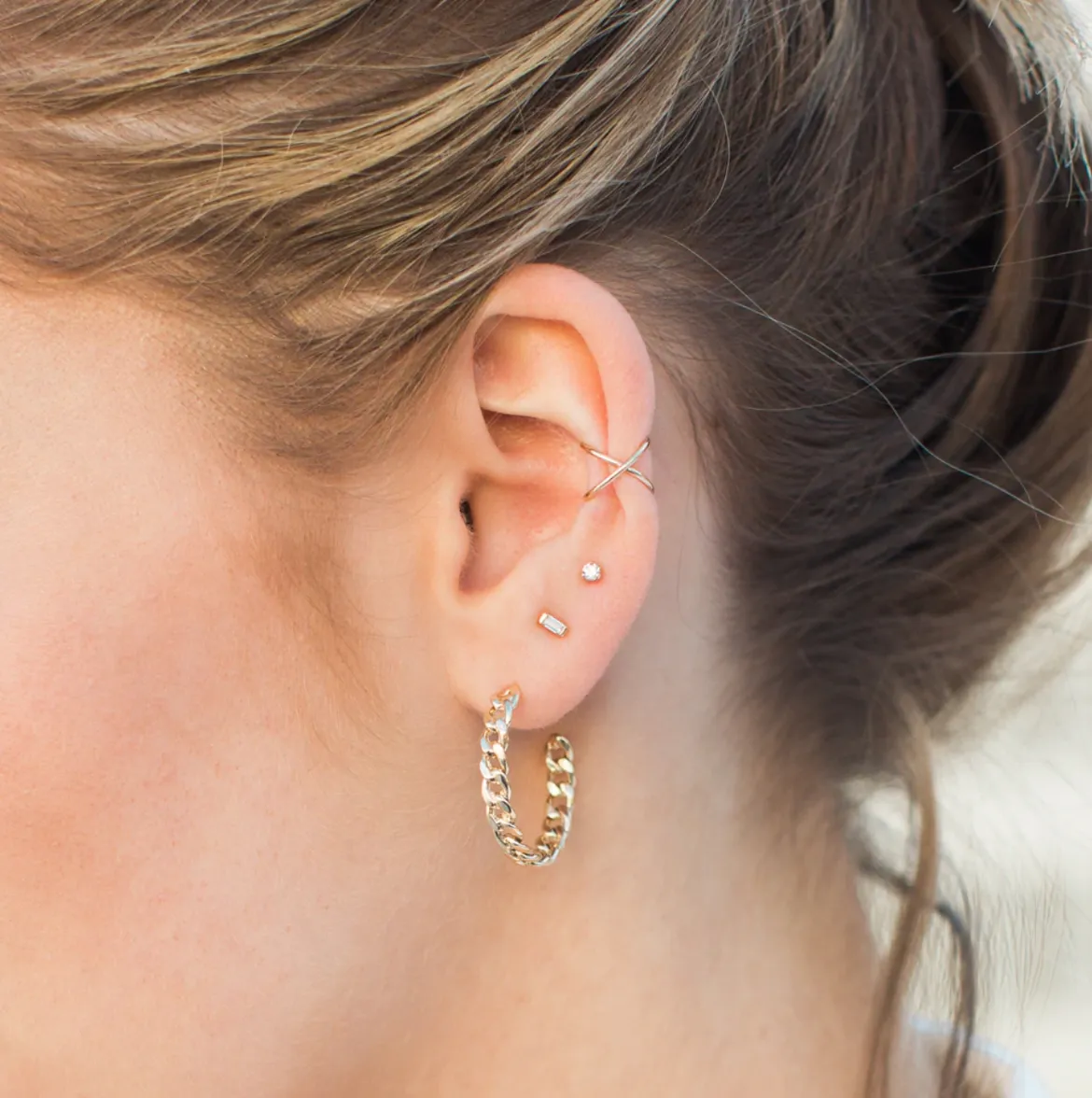 Medium Curb Chain Hoops