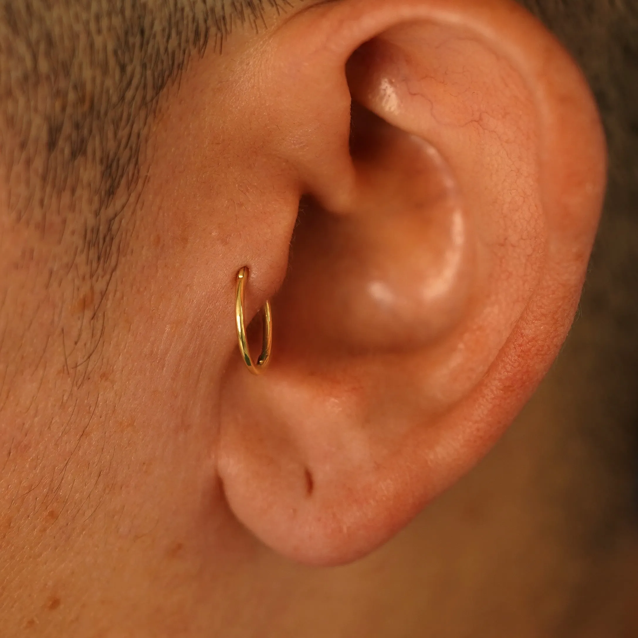 Medium Seamless Huggie Hoops / Piercing