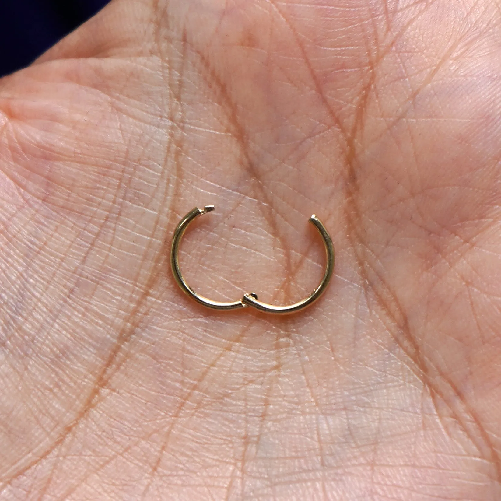 Medium Seamless Huggie Hoops / Piercing