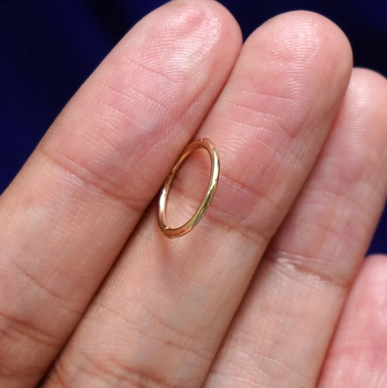 Medium Seamless Huggie Hoops / Piercing