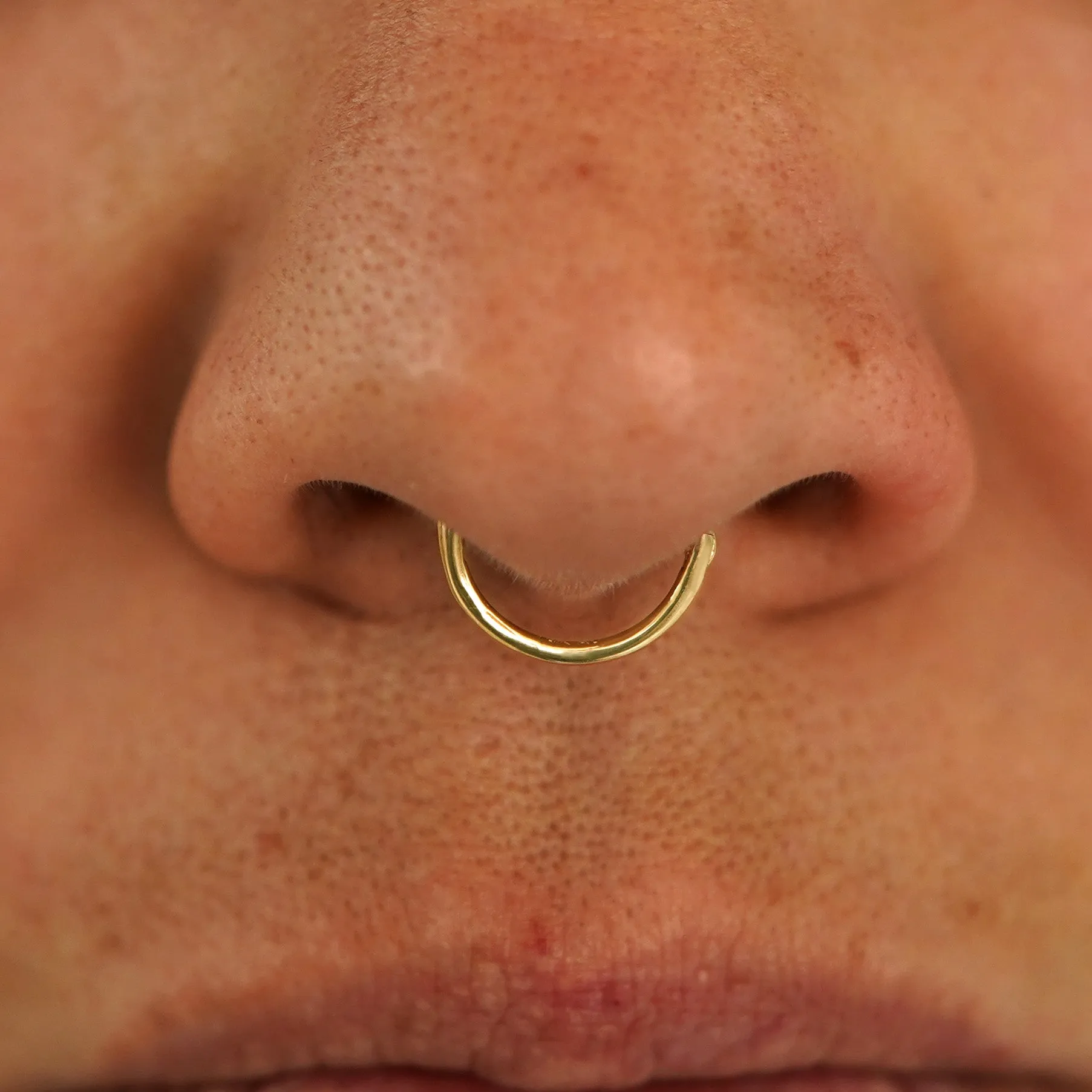 Medium Seamless Huggie Hoops / Piercing