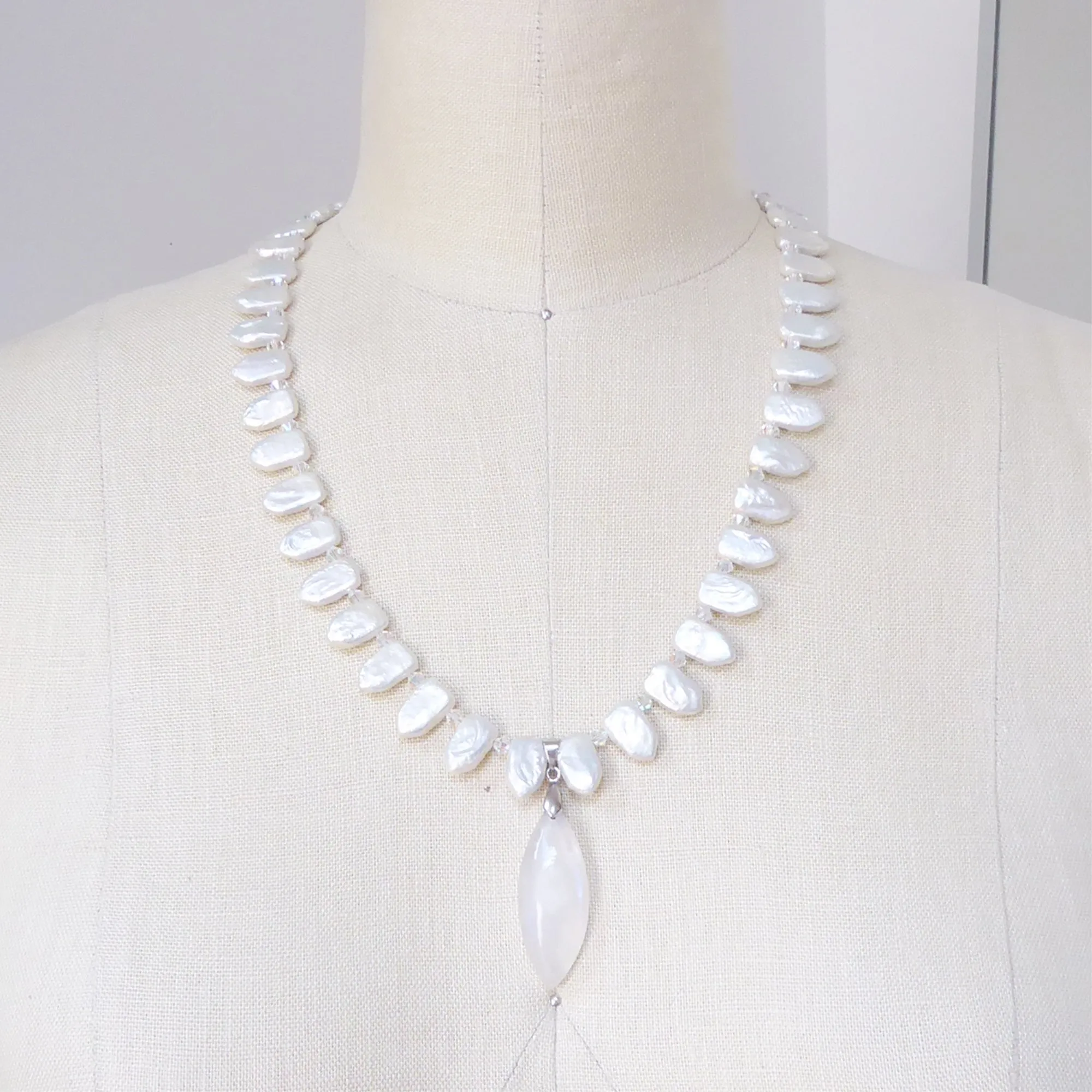 Moonstone pearl collar necklace