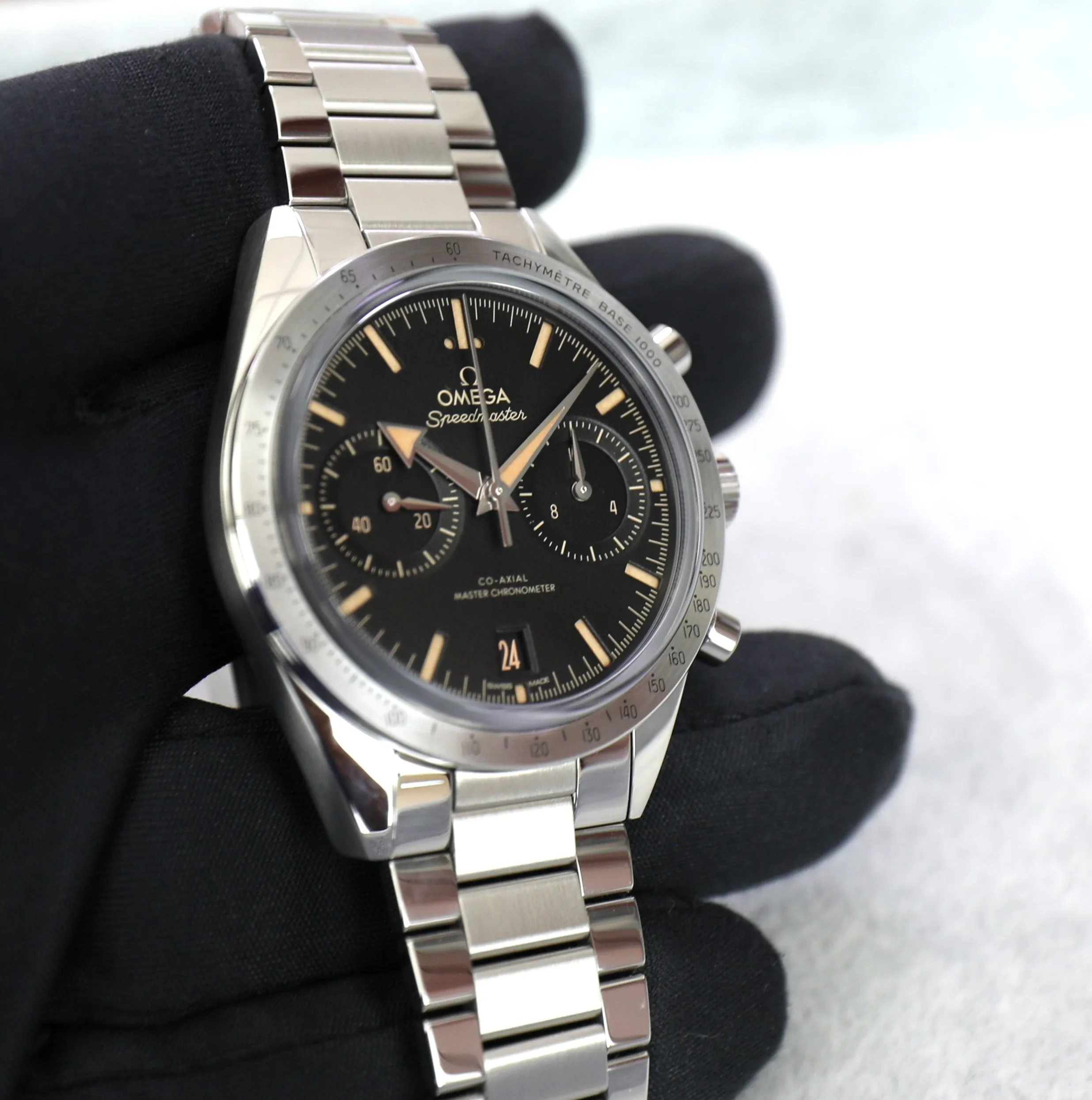 Omega Speedmaster Broad Arrow ’57 – 40mm – Manual – New – Full Set – CoAxial Chronograph – Full