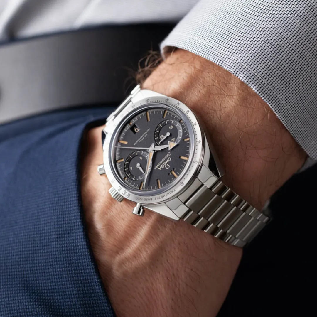 Omega Speedmaster Broad Arrow ’57 – 40mm – Manual – New – Full Set – CoAxial Chronograph – Full