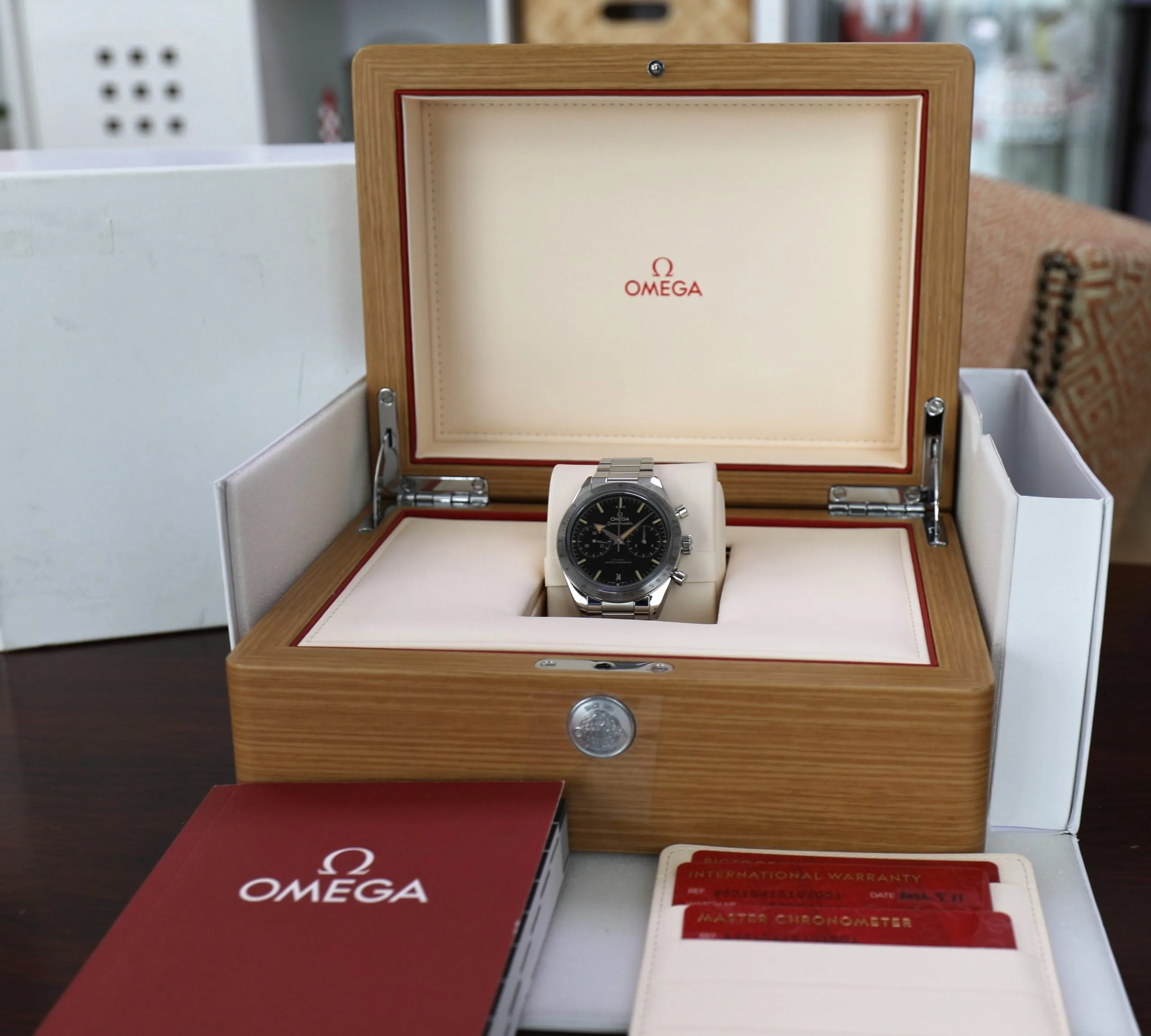 Omega Speedmaster Broad Arrow ’57 – 40mm – Manual – New – Full Set – CoAxial Chronograph – Full