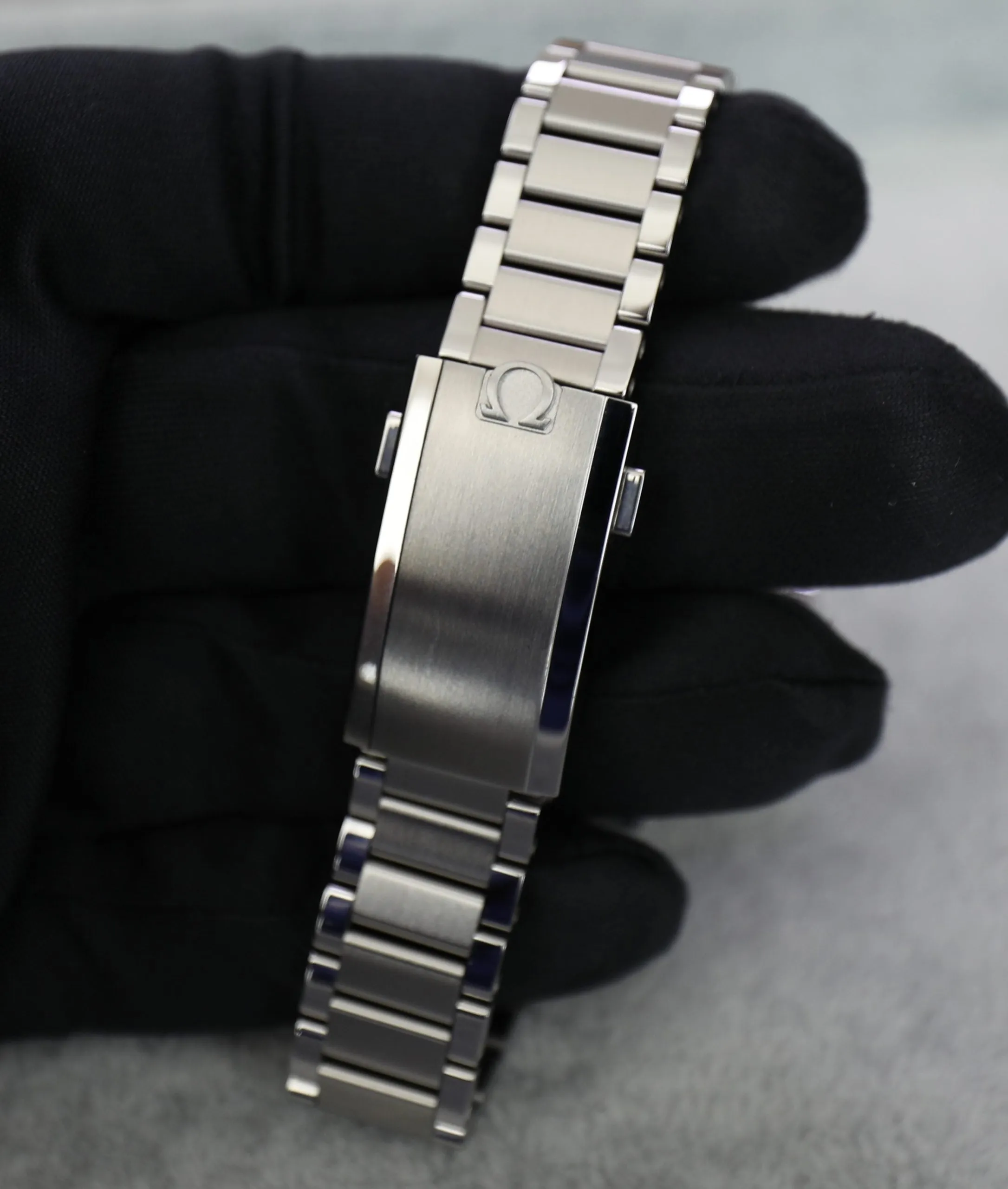 Omega Speedmaster Broad Arrow ’57 – 40mm – Manual – New – Full Set – CoAxial Chronograph – Full
