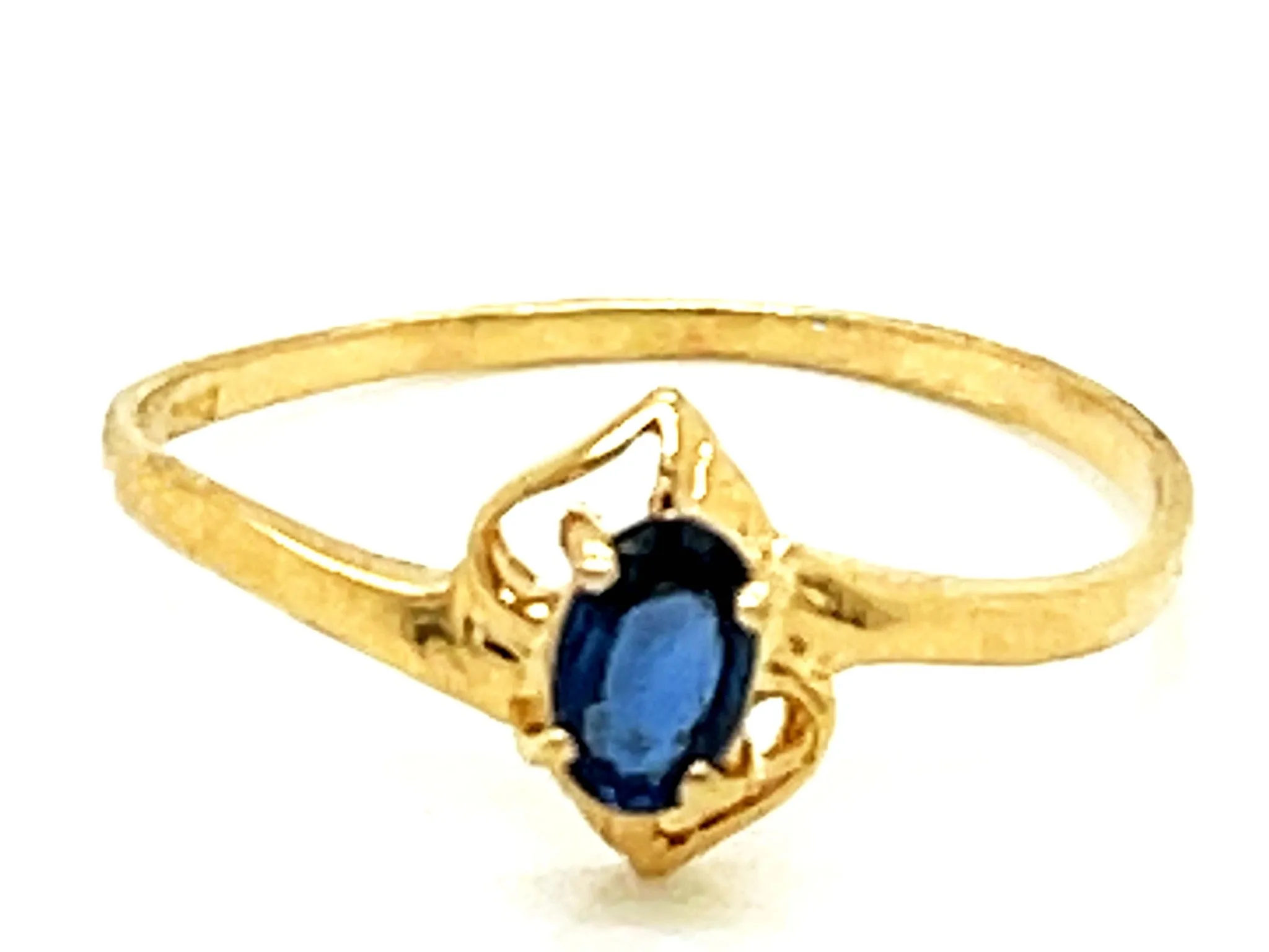Sapphire Ring in 14k Yellow Gold