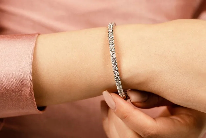 Shared Prong Oval Lab-Grown Diamond Bangle with 5.04 ct.(finished) 4.25mm