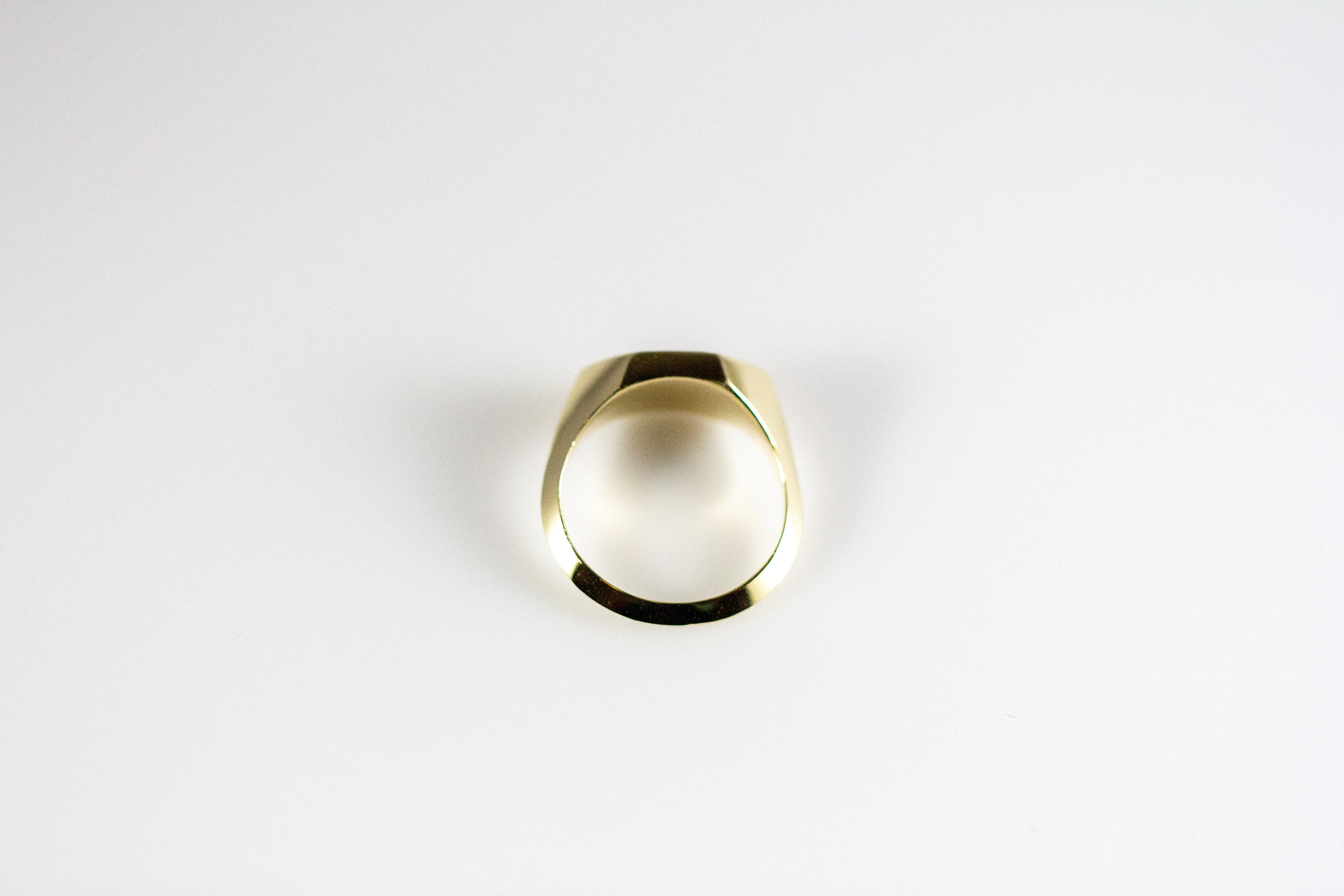 SIGNET: REFLECTION - Hexagonal