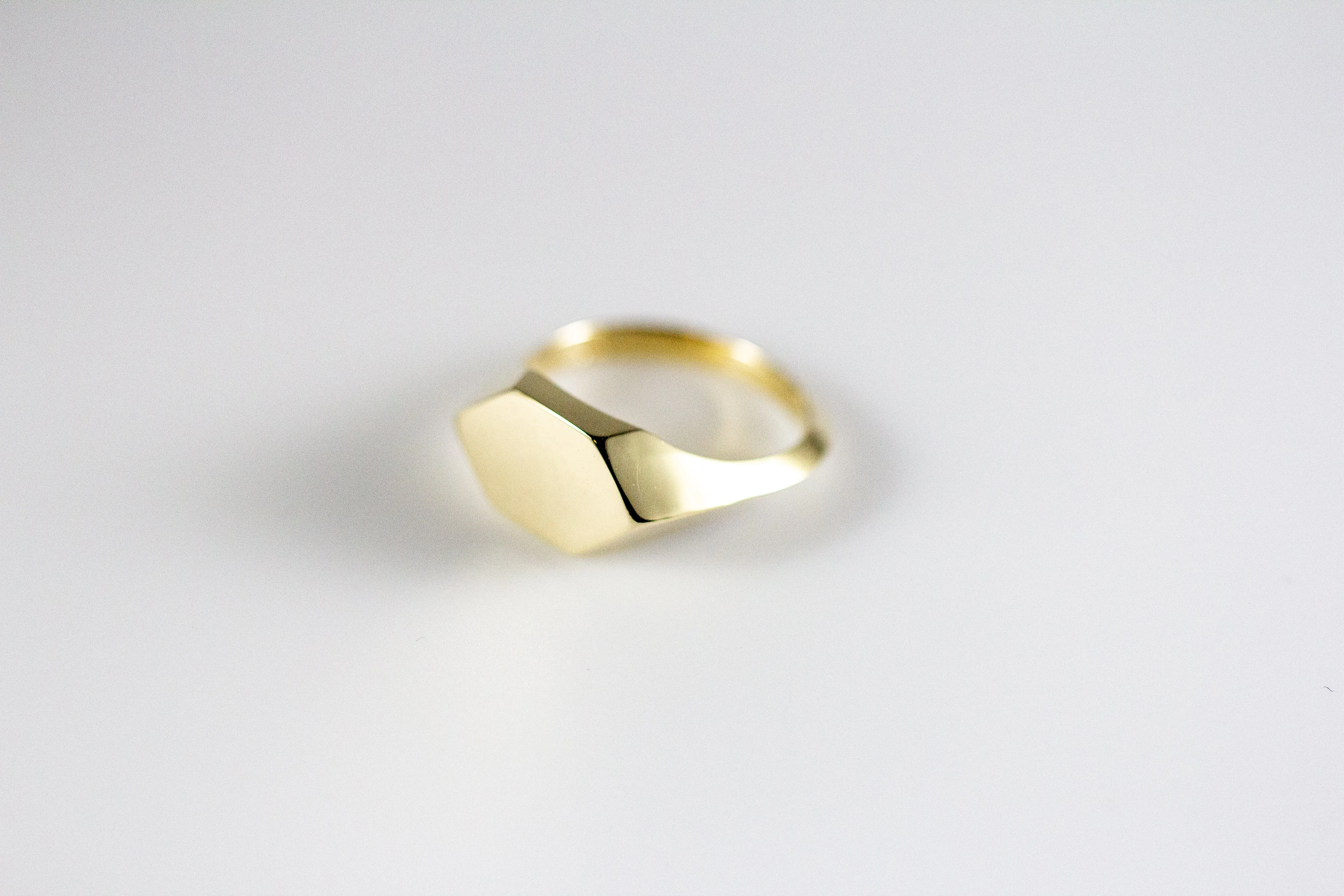 SIGNET: REFLECTION - Hexagonal