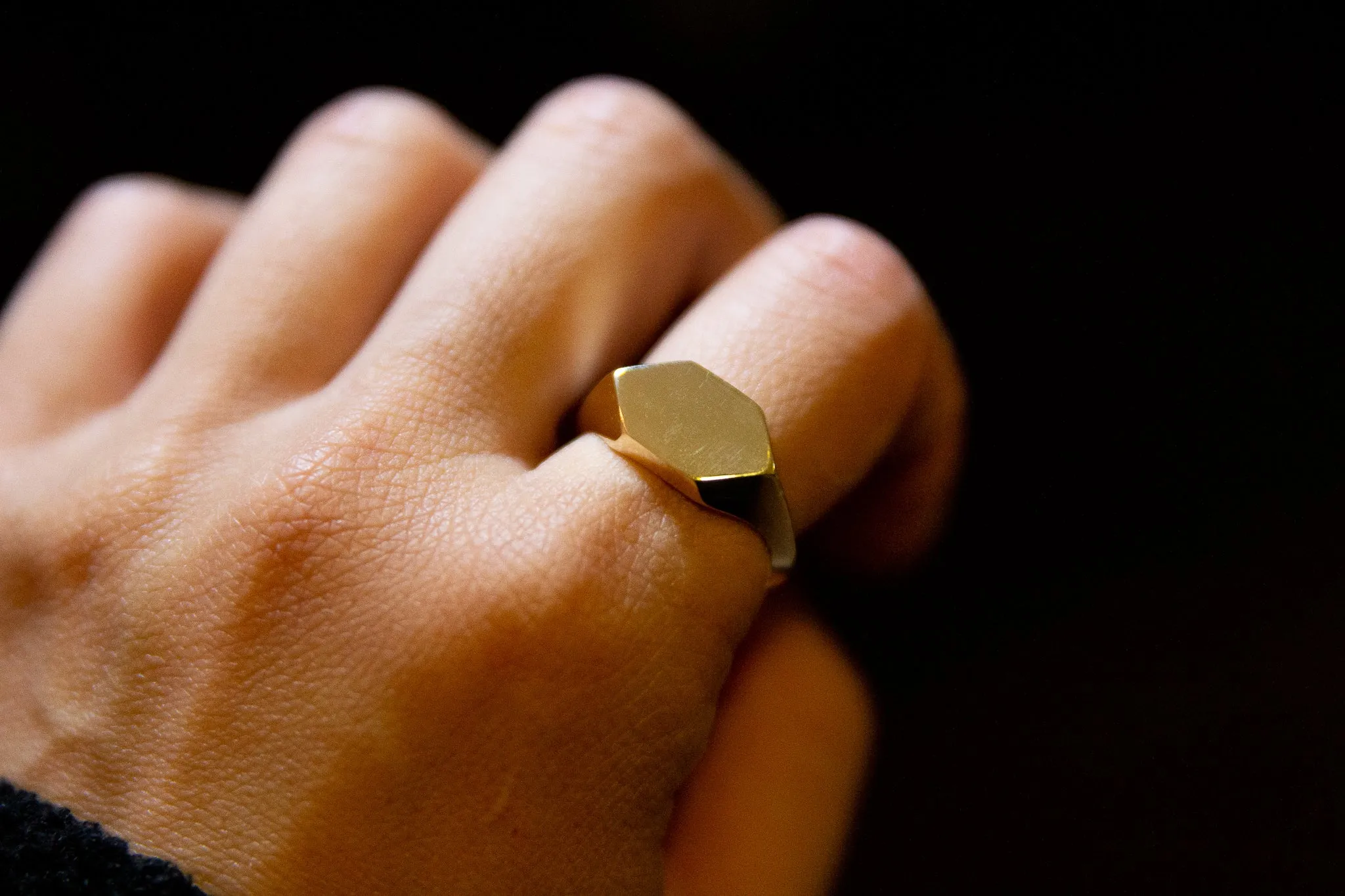 SIGNET: REFLECTION - Hexagonal