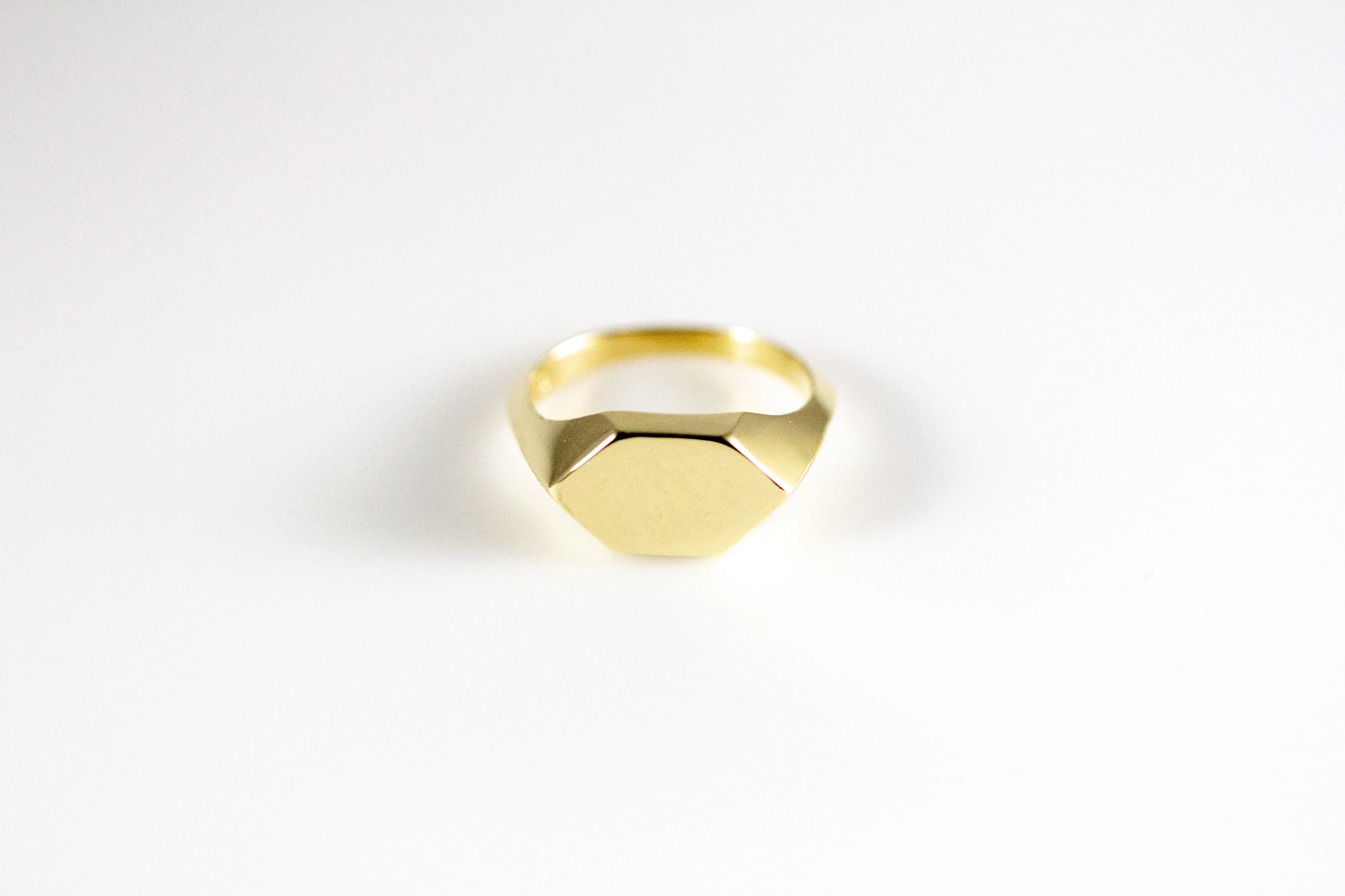 SIGNET: REFLECTION - Hexagonal
