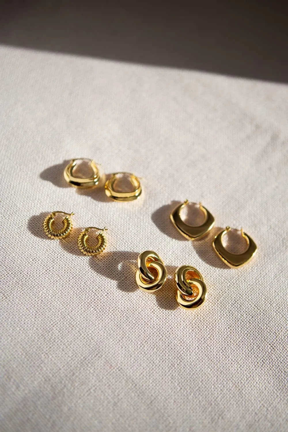 Small Gold Ribbed Vacuum Hoops