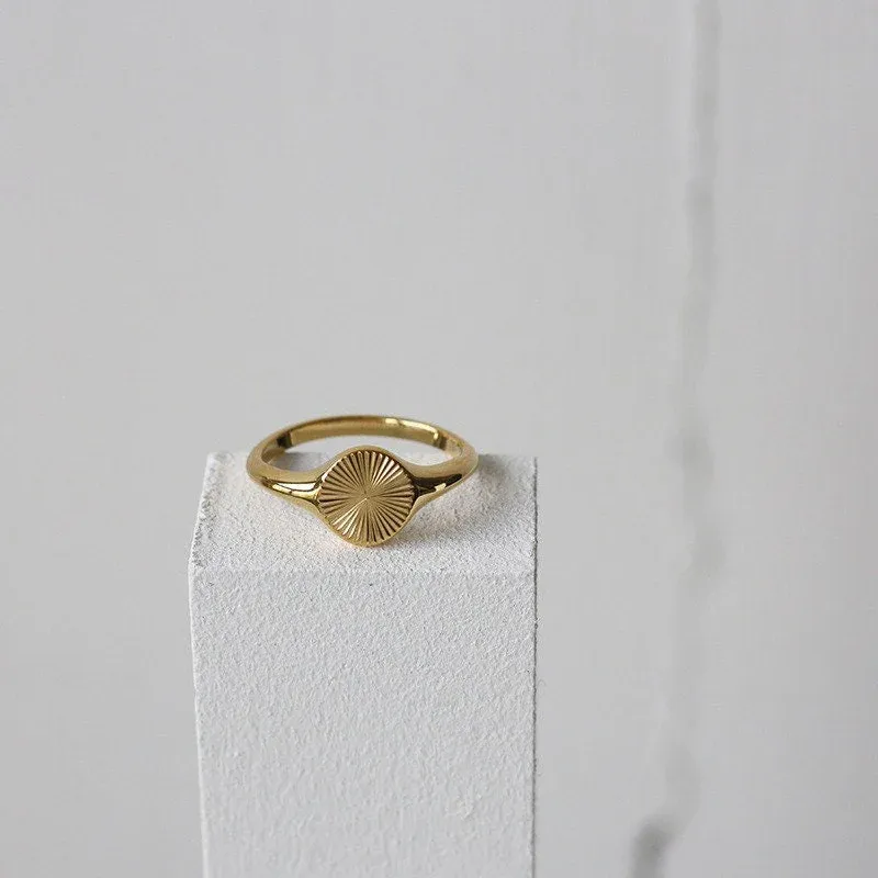 Soleil Sun Signet Ring - Gold