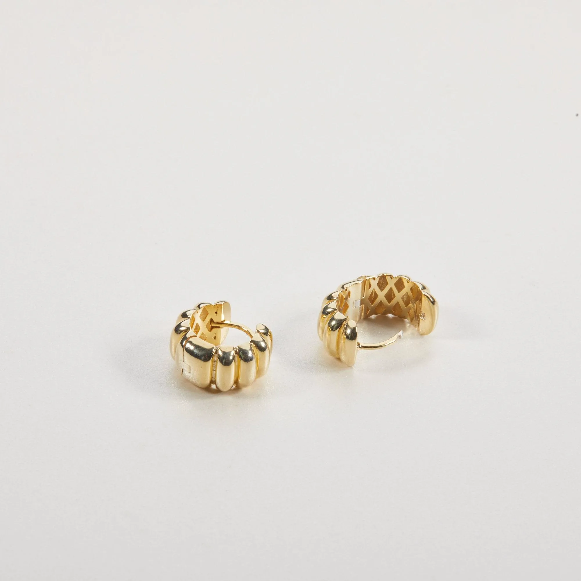 Trendy Scalloped Hinged Hoop Earrings - 18K Gold Vermeil