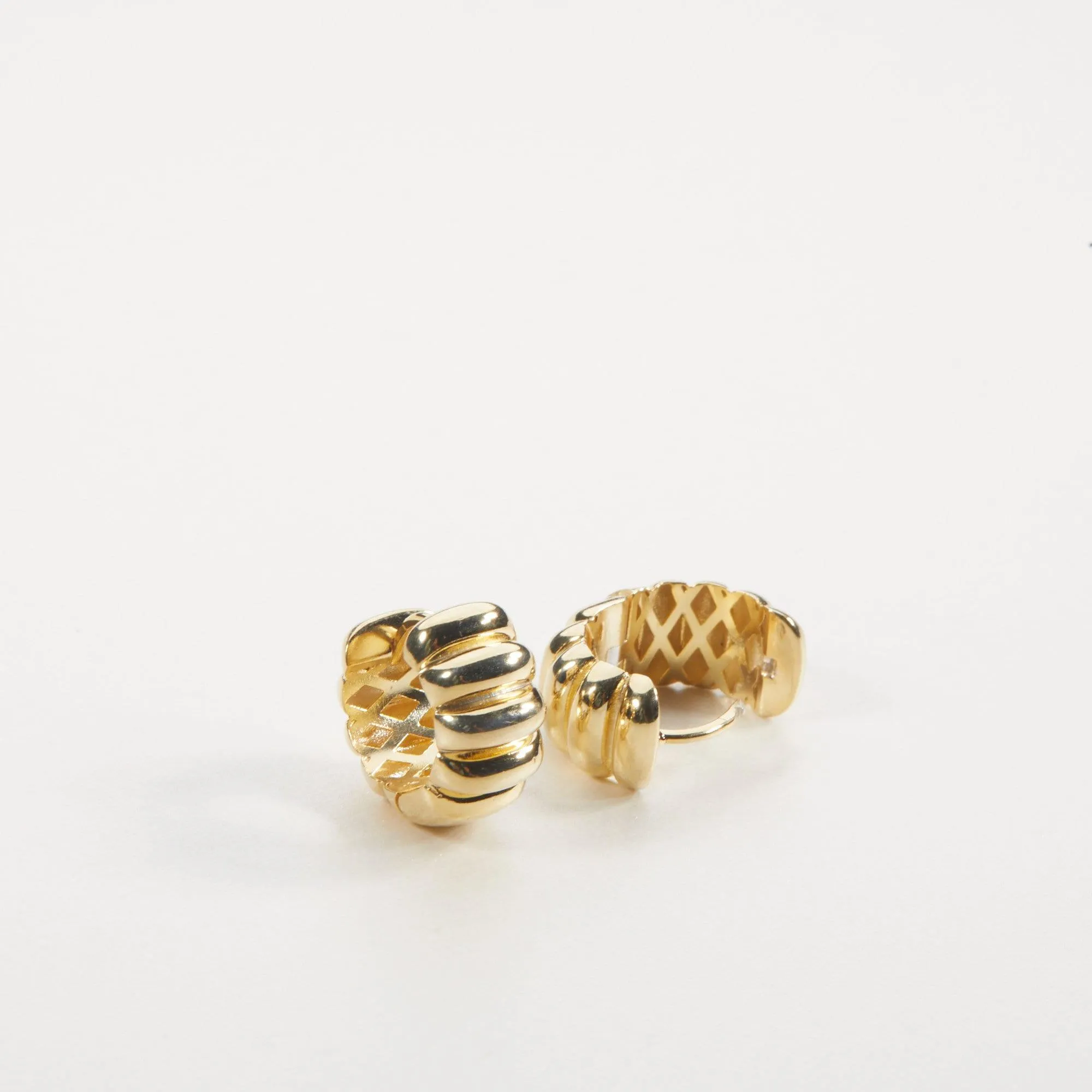 Trendy Scalloped Hinged Hoop Earrings - 18K Gold Vermeil