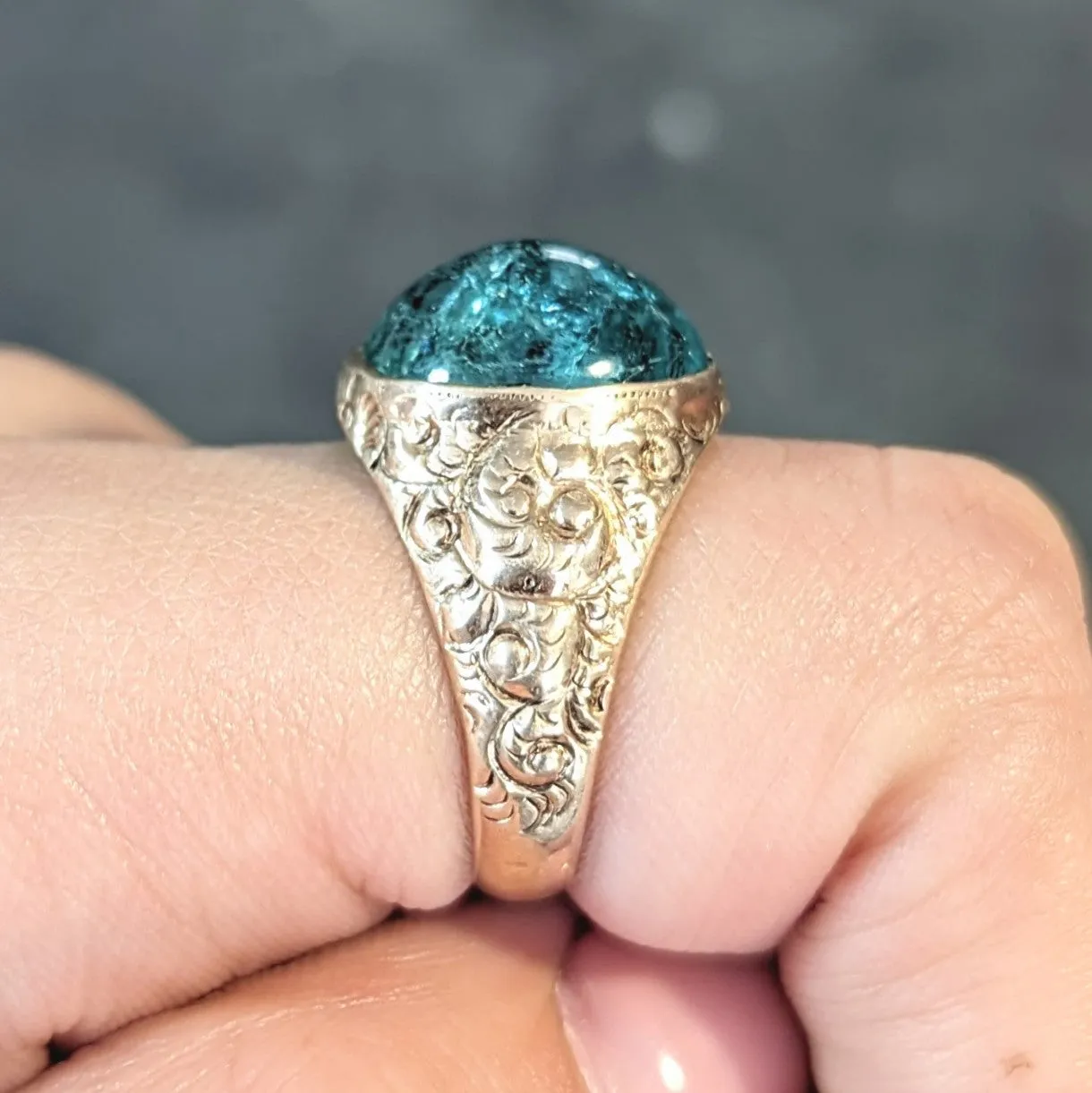 Victorian 10.16 CTW Emerald Cabochon 14 Karat Gold Scroll Antique Signet Ring